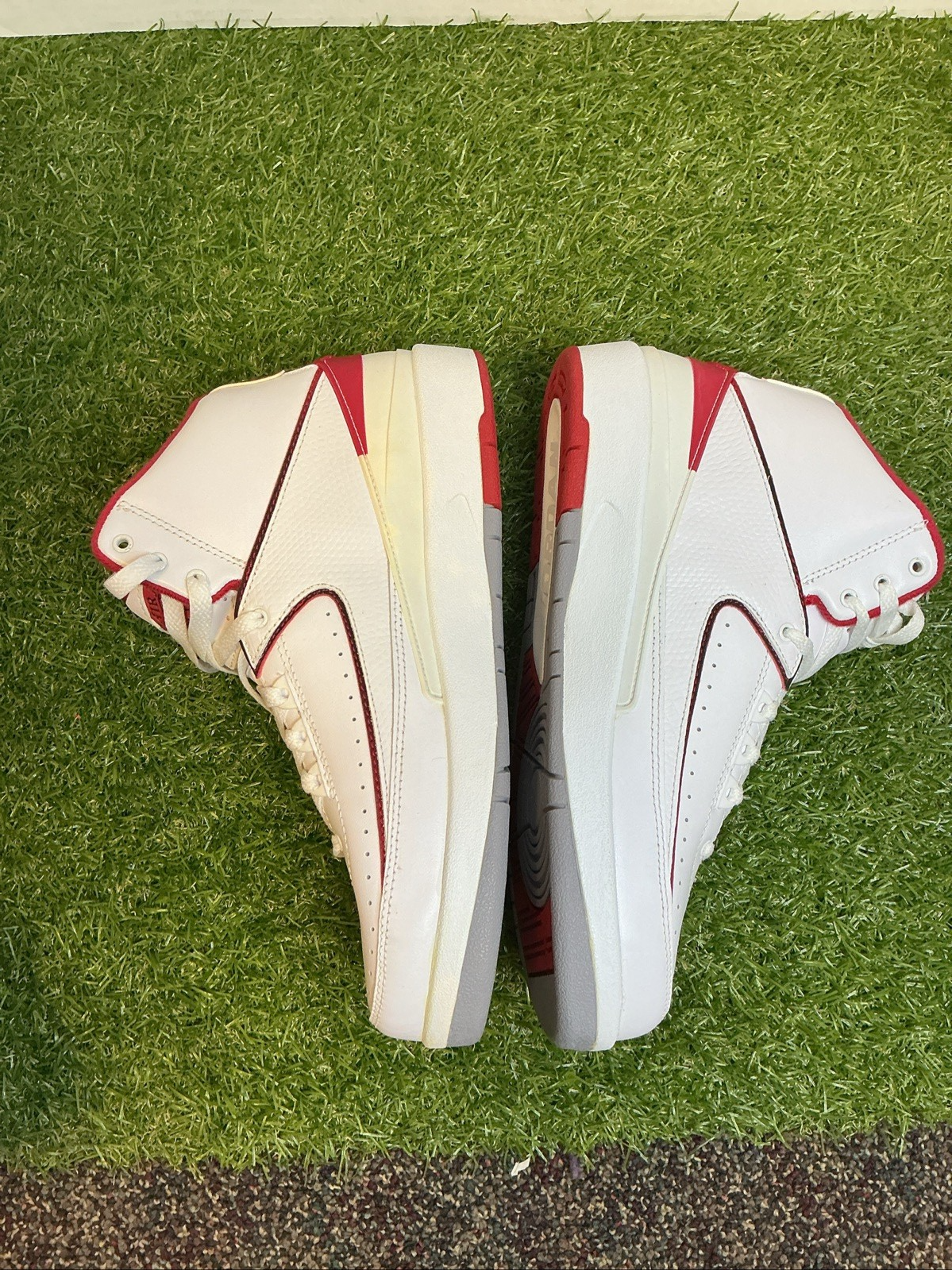 Size 8.5 - Air Jordan 2 Retro Chicago Home 385475-1021