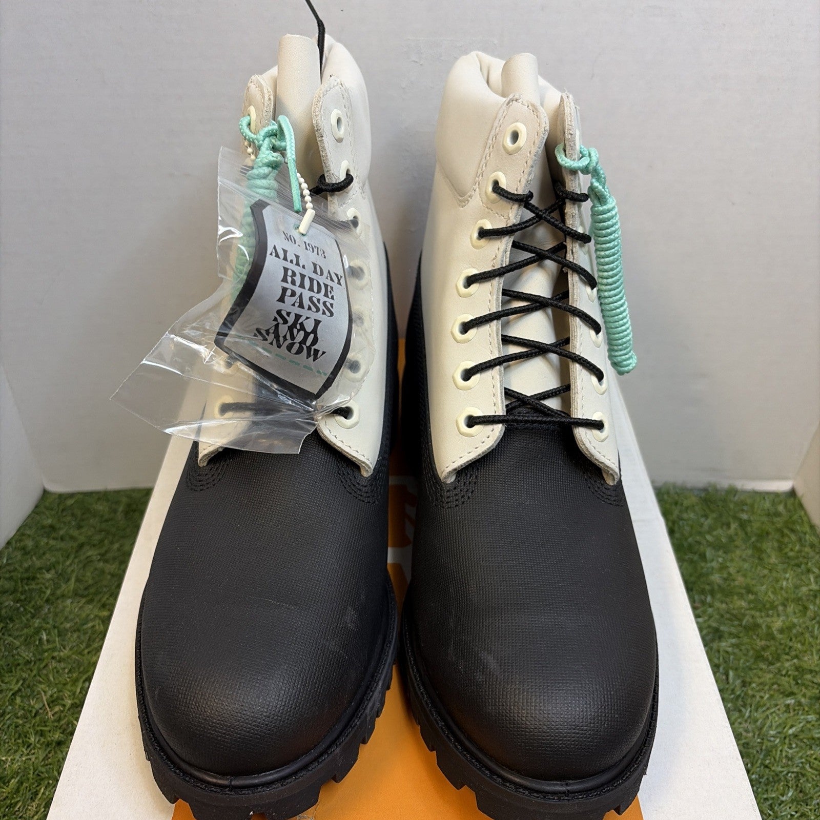 [TB0A5YQW015] MENS TIMBERLAND 6 INCH PREMIUM BOOT 'WHITE BLACK' Size 81
