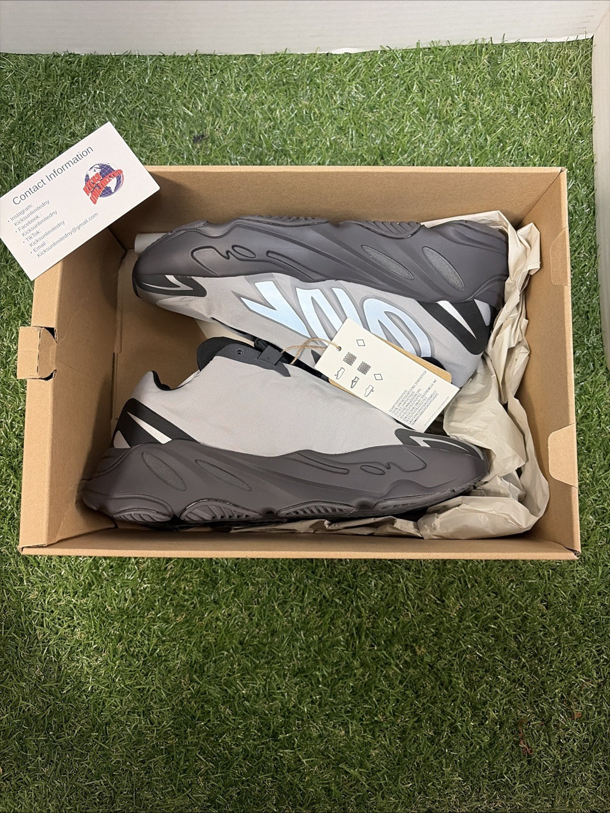 Size 5 - Adidas Yeezy Boost 700 MNVN Metallic0
