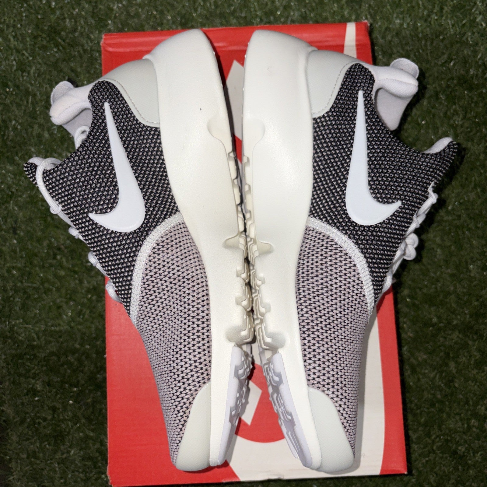 Size 8   Nike Presto Fly SE Vast Grey W2
