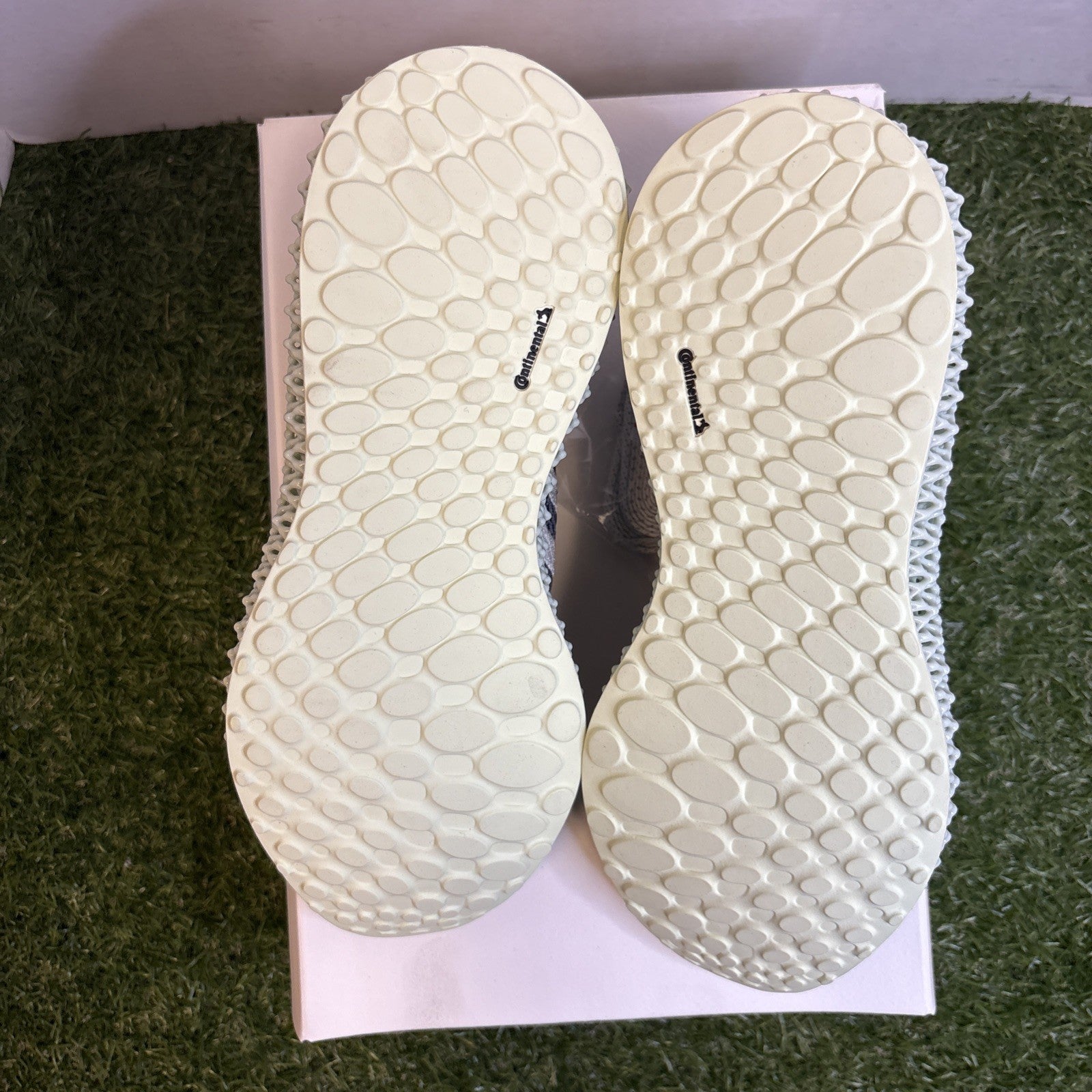 Size 10 - adidas Runner 4D V2 Mint4