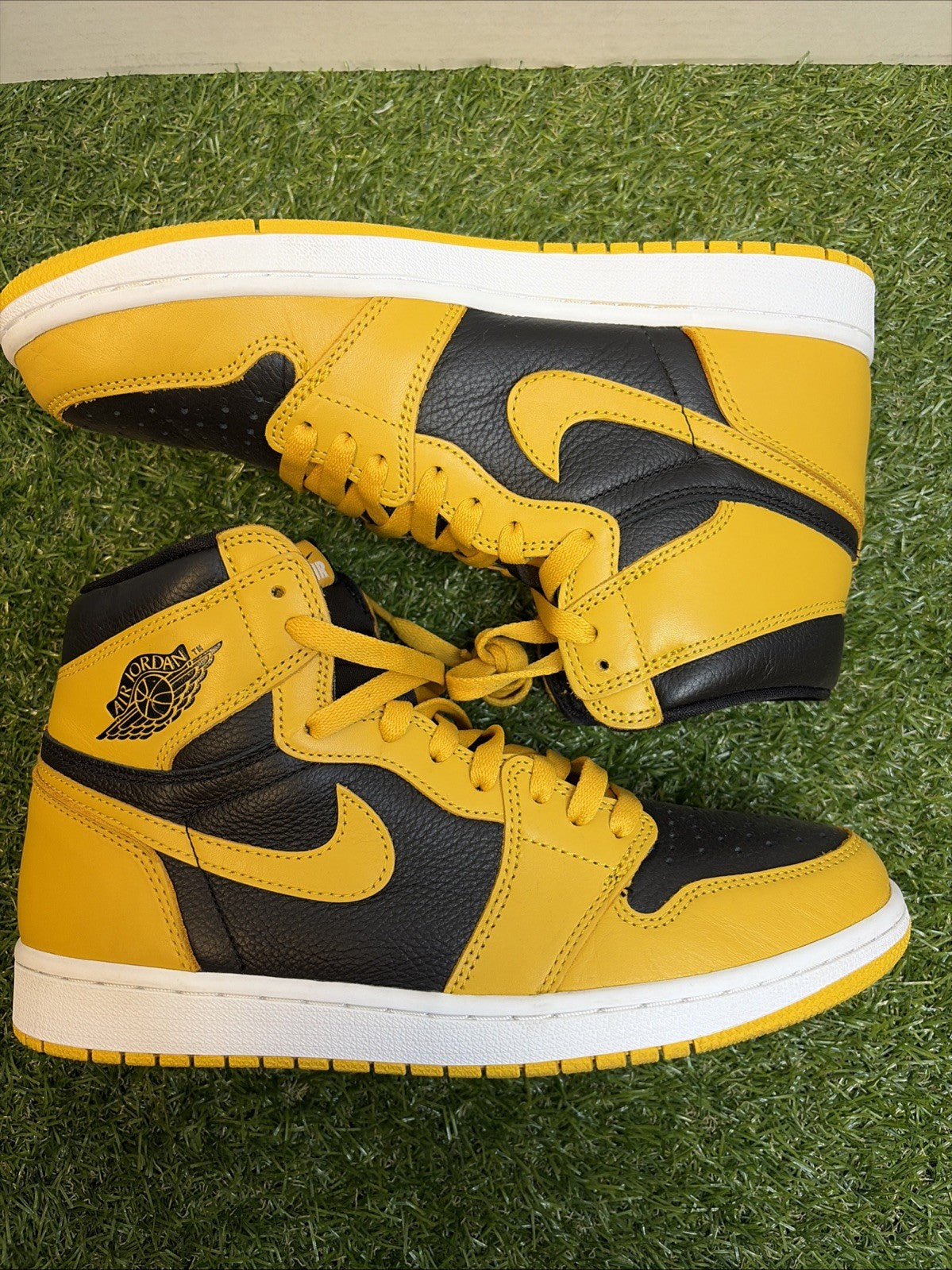 Size 9.5 - Jordan 1 Retro OG High Pollen0