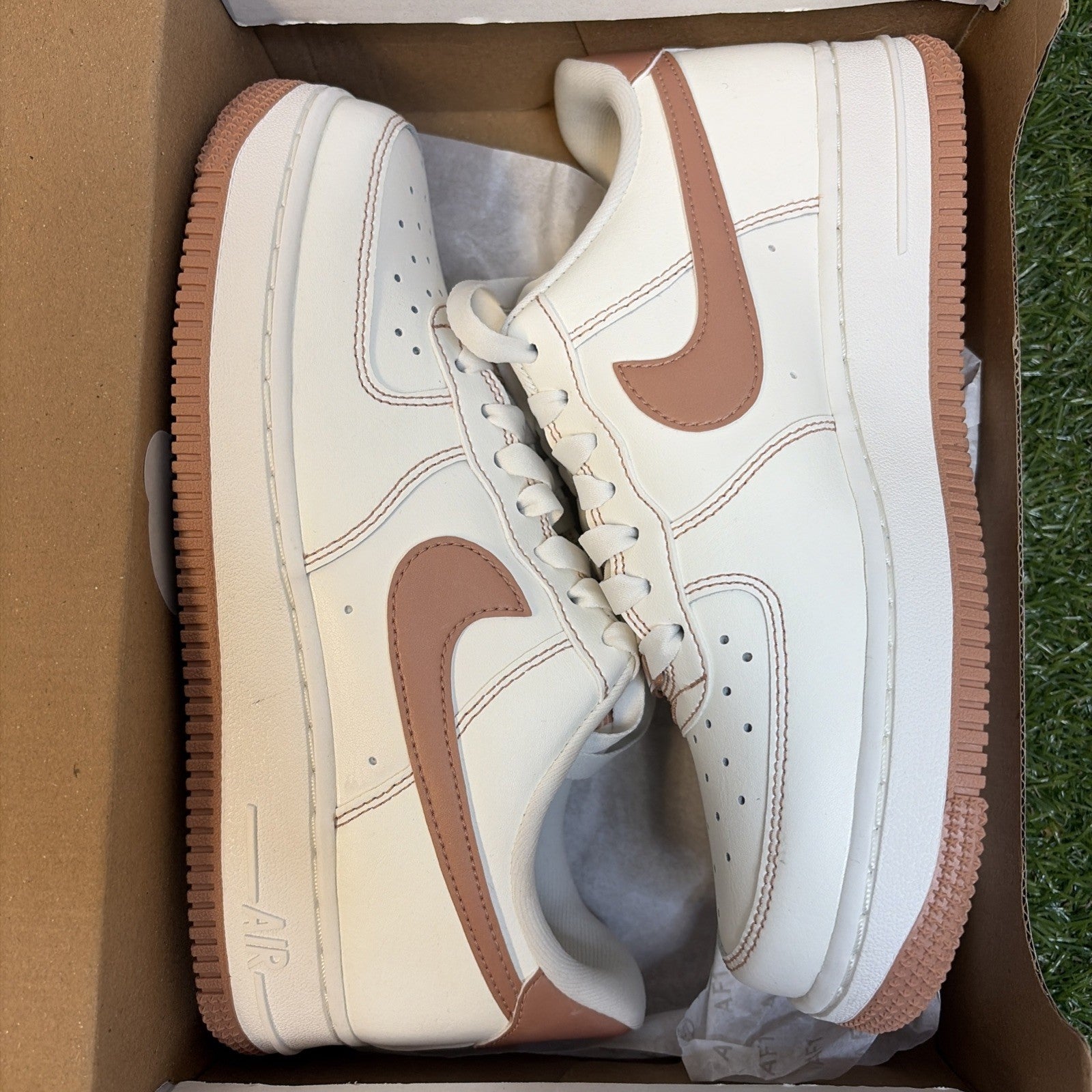 WOMENS NIKE AIR FORCE 1 07_SAIL/ROSE GOLD IQ9428-133-SIZE 70