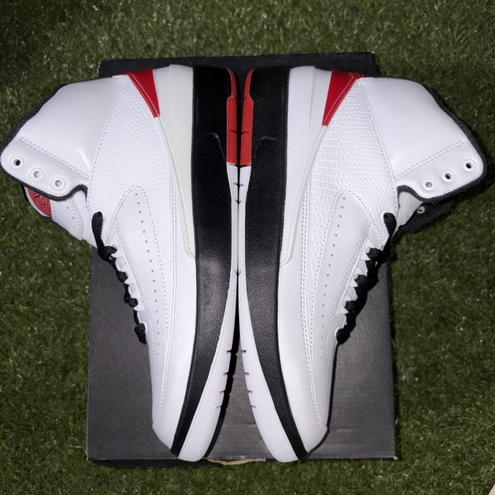 Size 6.5 Y   Jordan 2 Retro Mid Chicago3