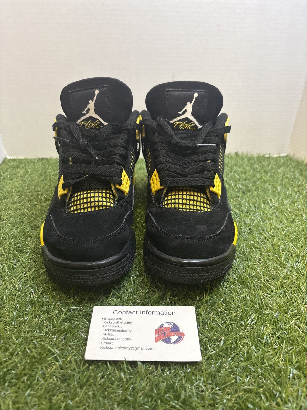 Size 8.5   Jordan 4 Retro Mid Thunder0