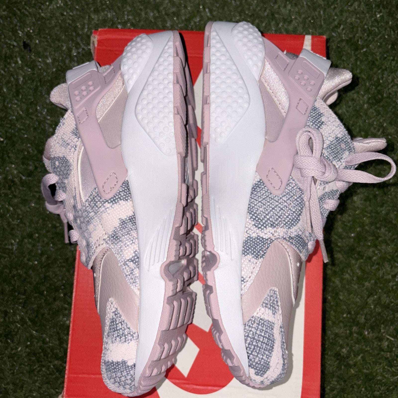 Size 7.5   2017 Women’s Nike Air Huarache Run Premium Particle Rose Running Shoe2