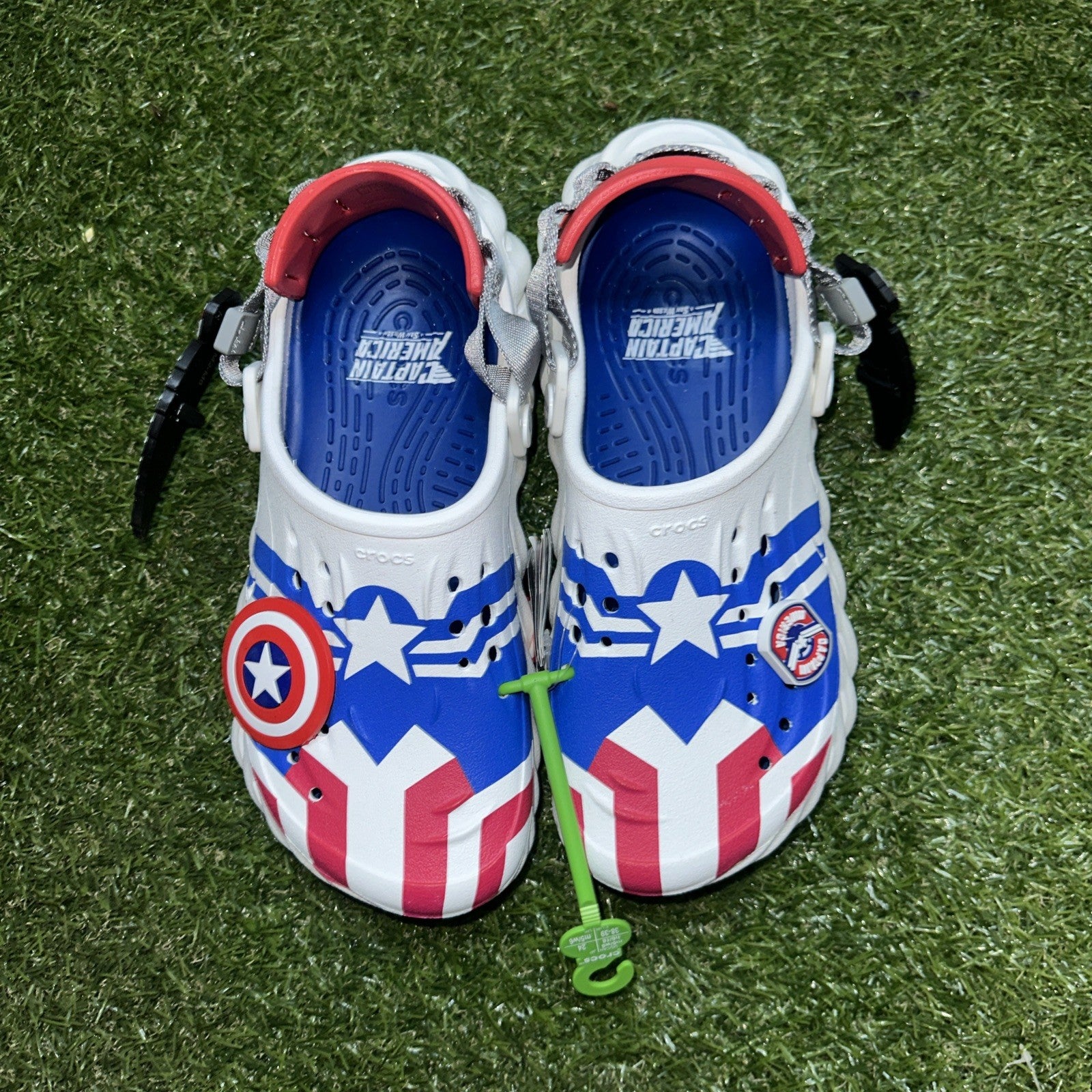 CROCS UNISEX - Captain America Echo Clog - White, Red and Blue Women 8 Men 60