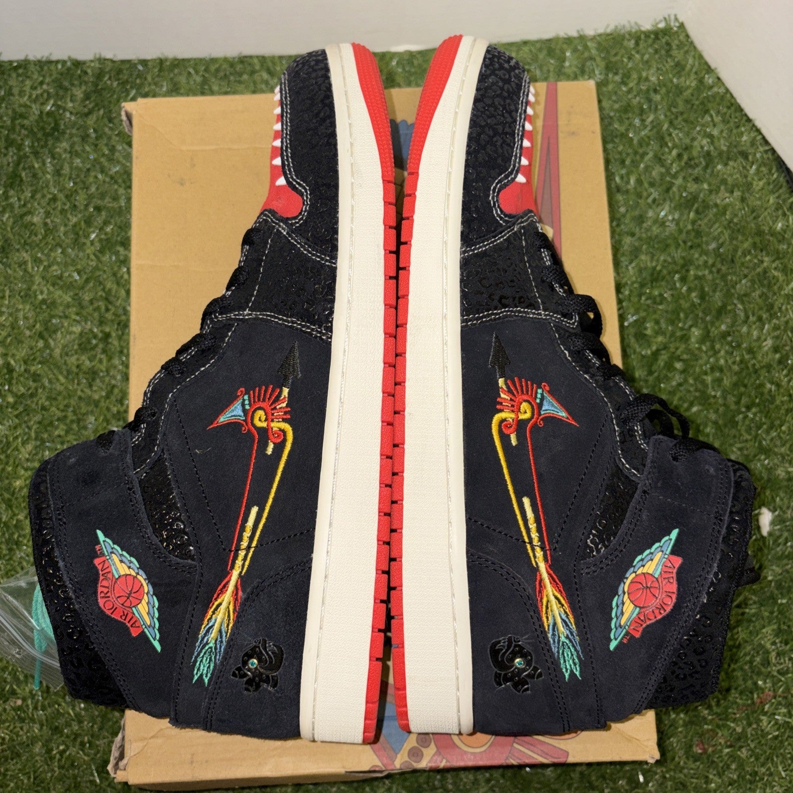 Size 13 - Air Jordan 1 SE Mid SiEMPRE Familia3