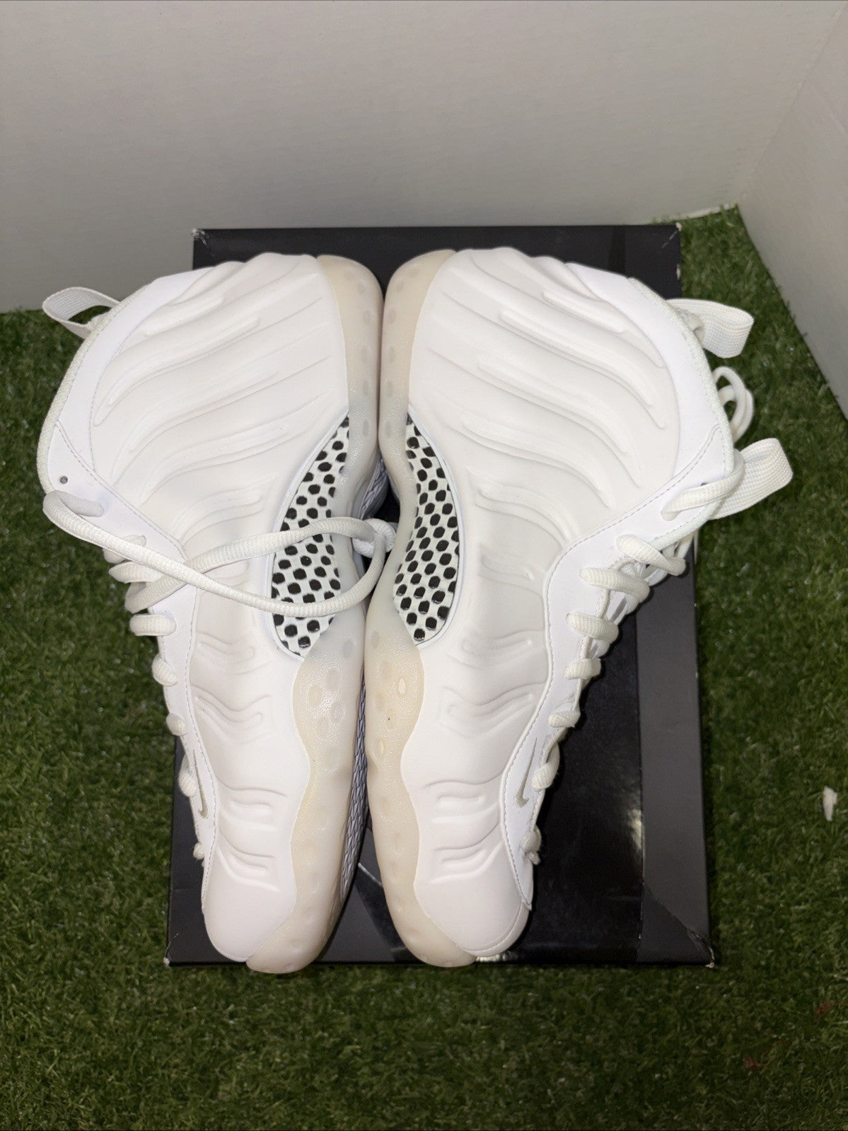 Size 8.5 - Nike Air Foamposite One Triple White3