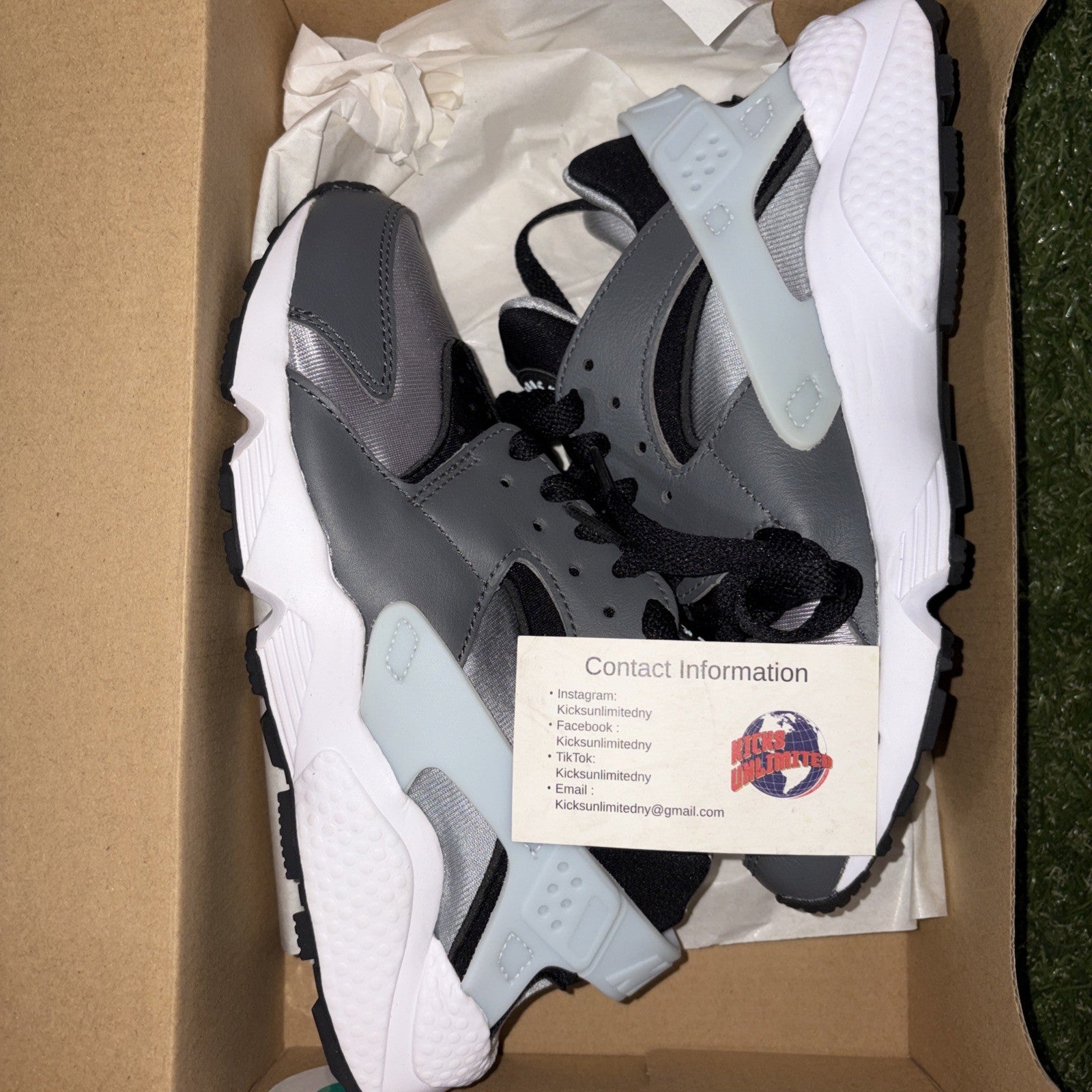 Size 6   Nike Air Huarache Swoosh!0
