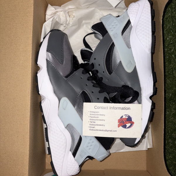 Size 6   Nike Air Huarache Swoosh!0