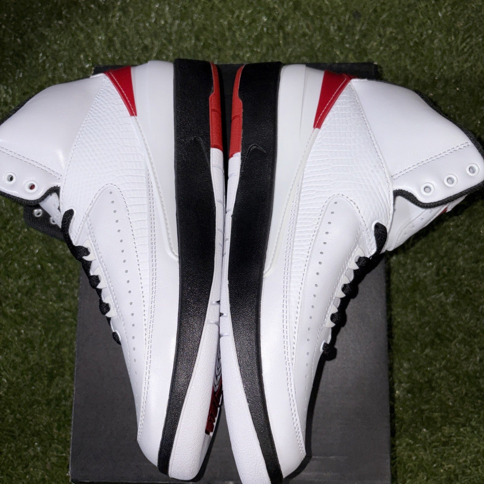 Size 6.5 Y   Jordan 2 Retro Mid Chicago2
