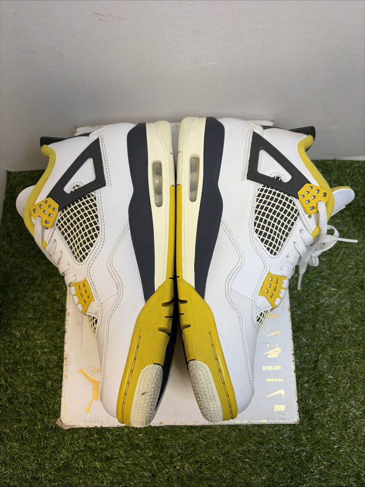 Air Jordan 4 Retro 'Vivid Sulfur' AQ9129-101 size 11 Women / 9.5 Men2