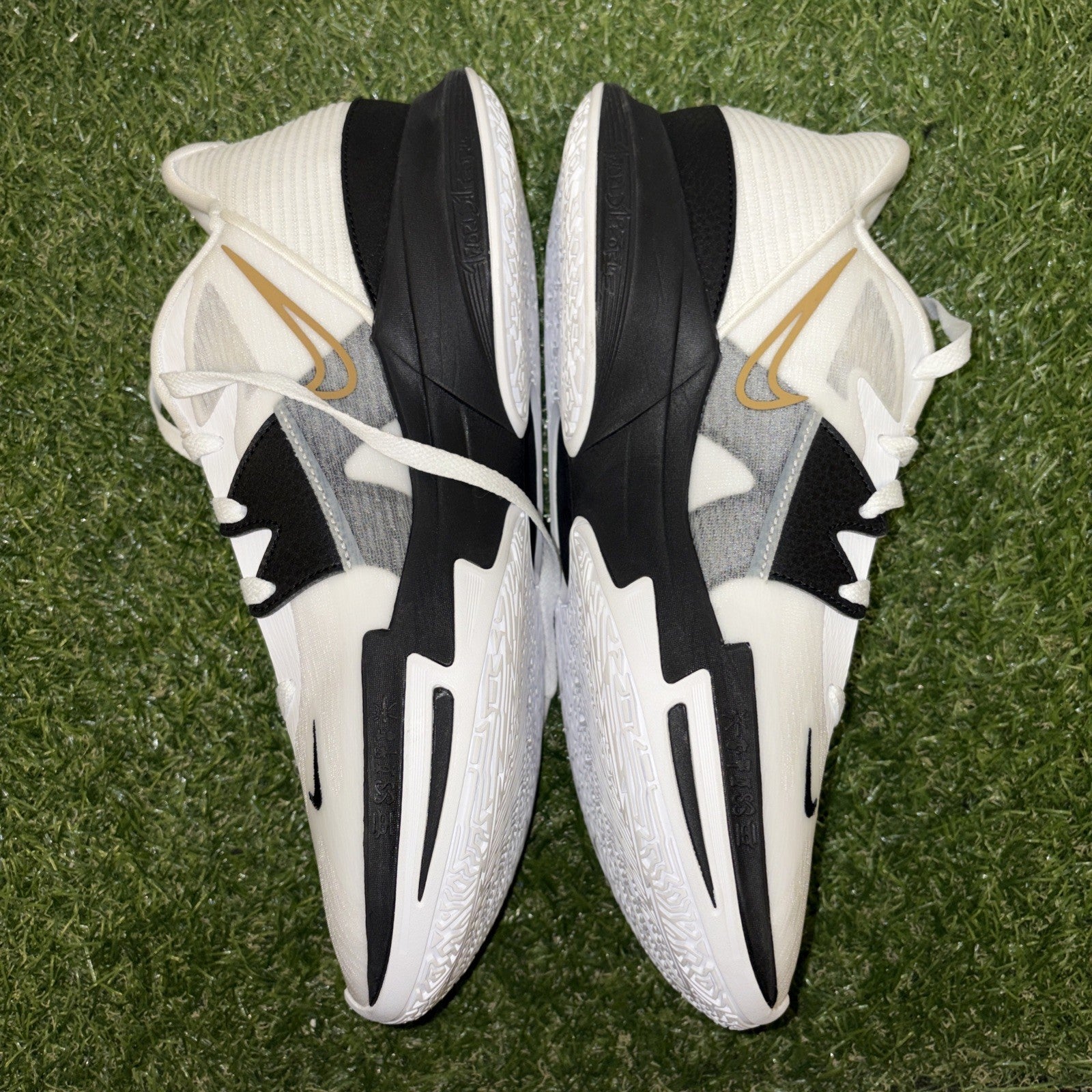 Size 12 - Nike Kyrie 5 Low White Black Metallic Gold1