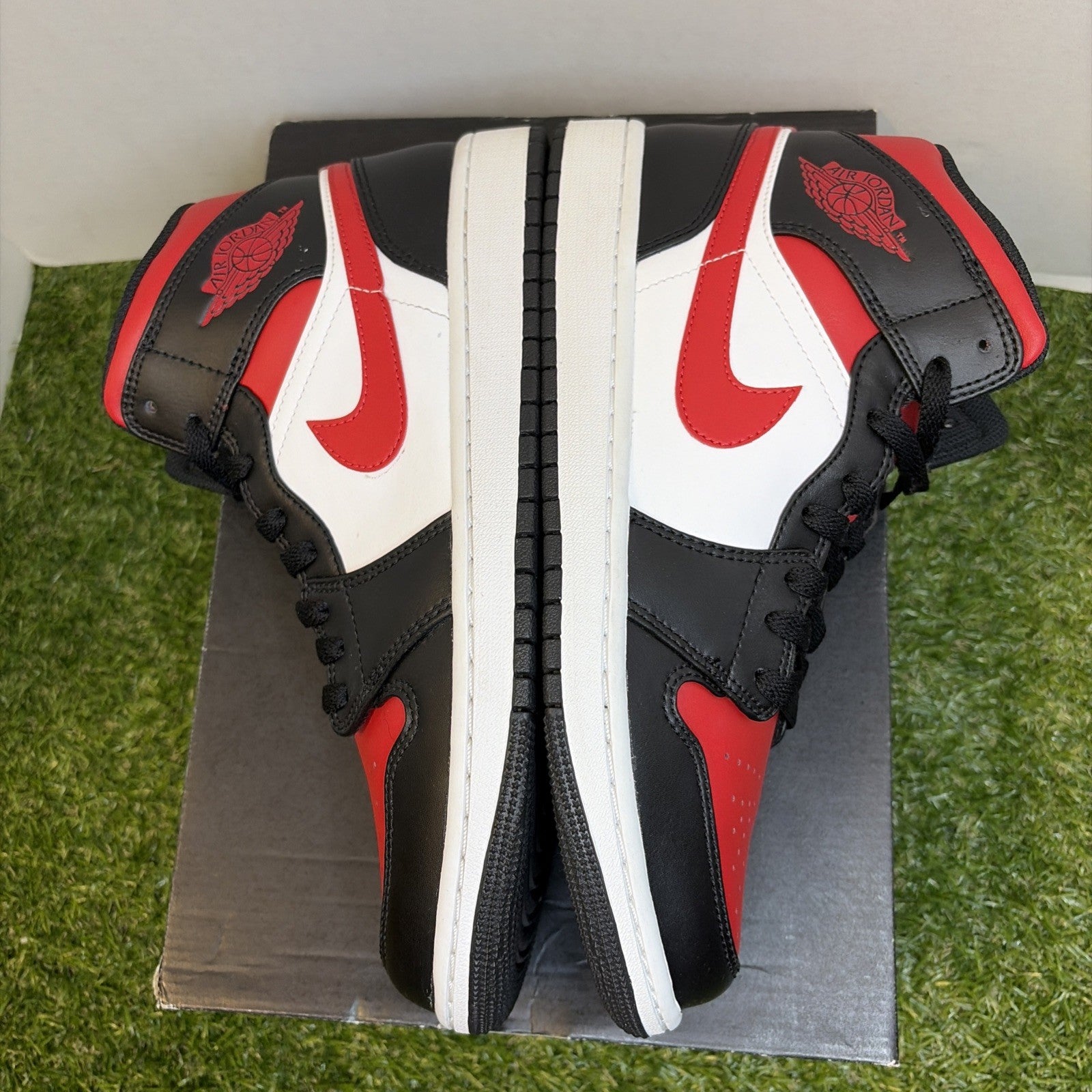 Size 9.5- Jordan Air Jordan 1 Mid Bred Toe Black/White/Fire Red 554724-0793