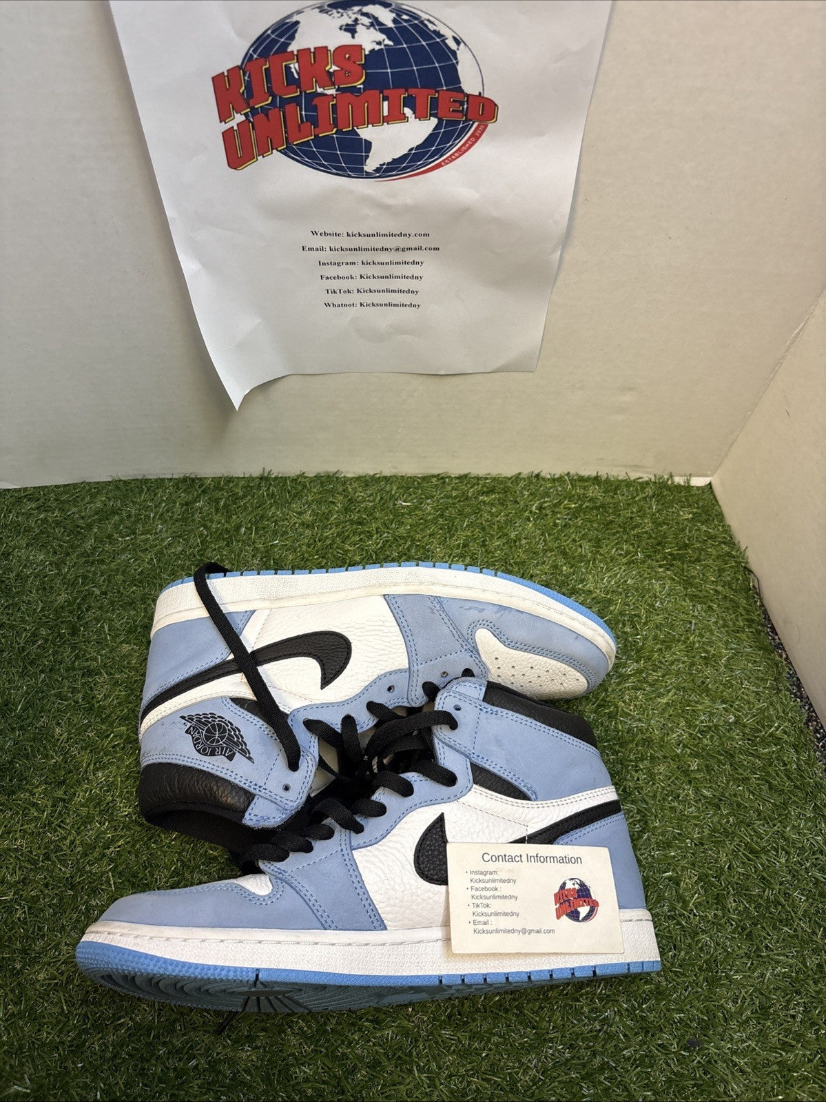 Size 9.5 - Jordan 1 Retro OG High University Blue0
