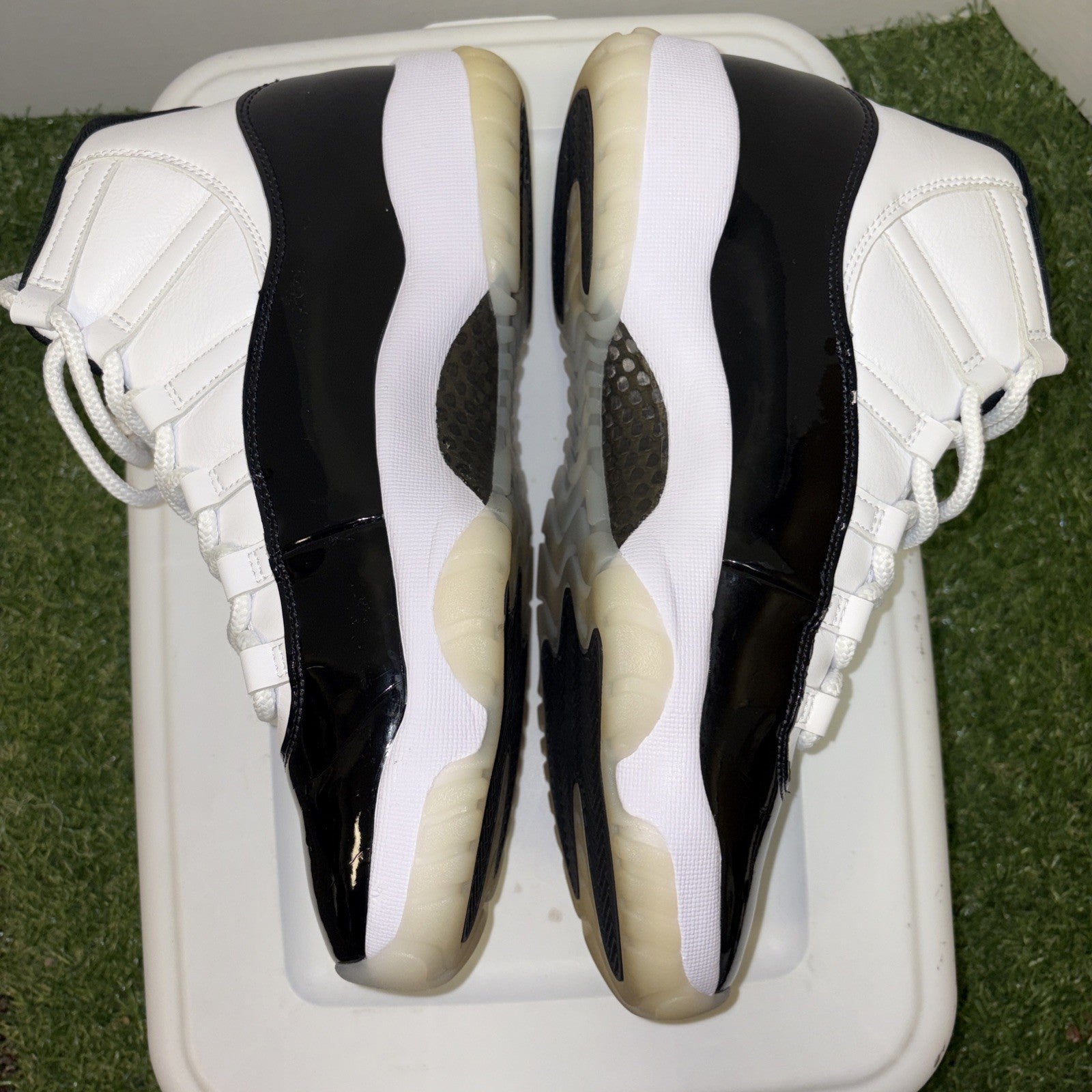 Size 9.5 - Jordan 11 Retro Mid Gratitude / Defining Moments2