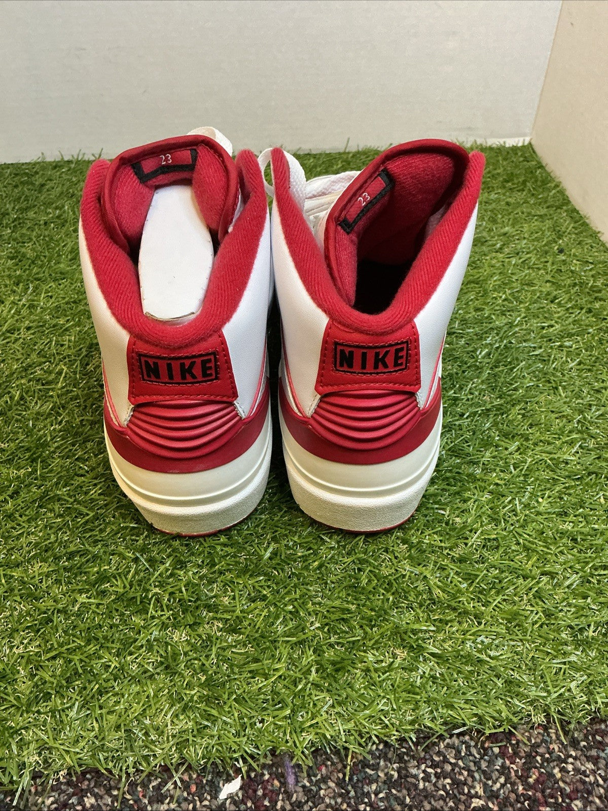 Size 8.5 - Air Jordan 2 Retro Chicago Home 385475-1023
