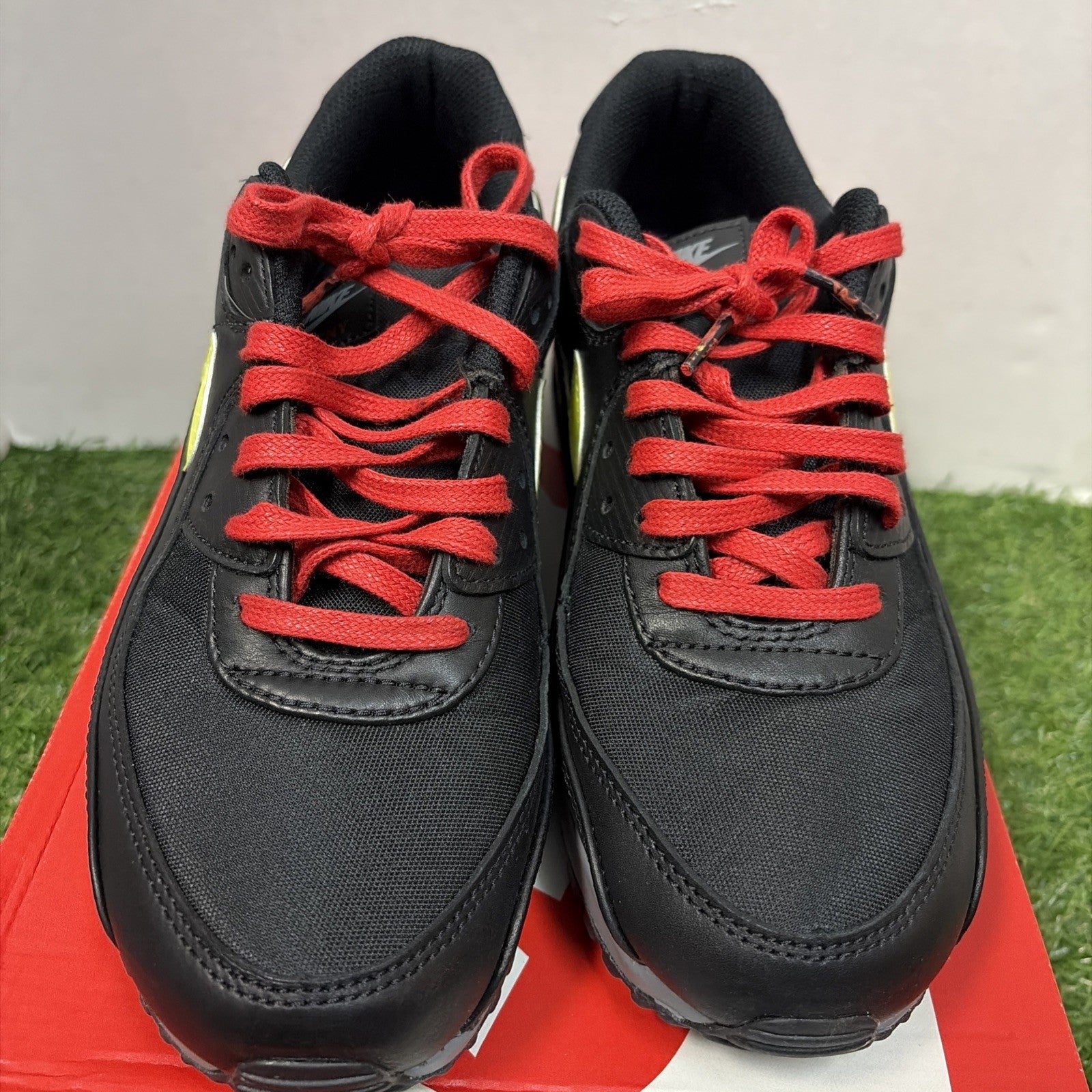 Size 9 - Nike Air Max 90 New York - City Pack2