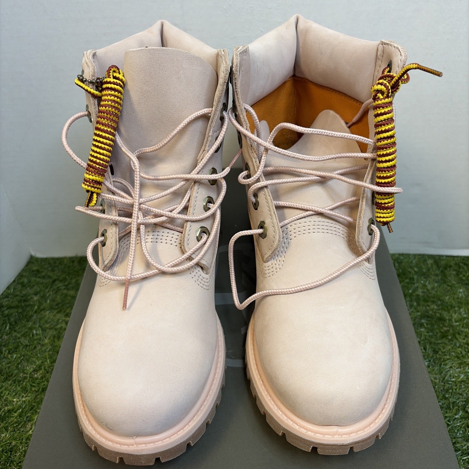 TIMBERLAND WOMENS PREMIUM 6" WATERPROOF BOOT - LIGHT PINK - US size 81