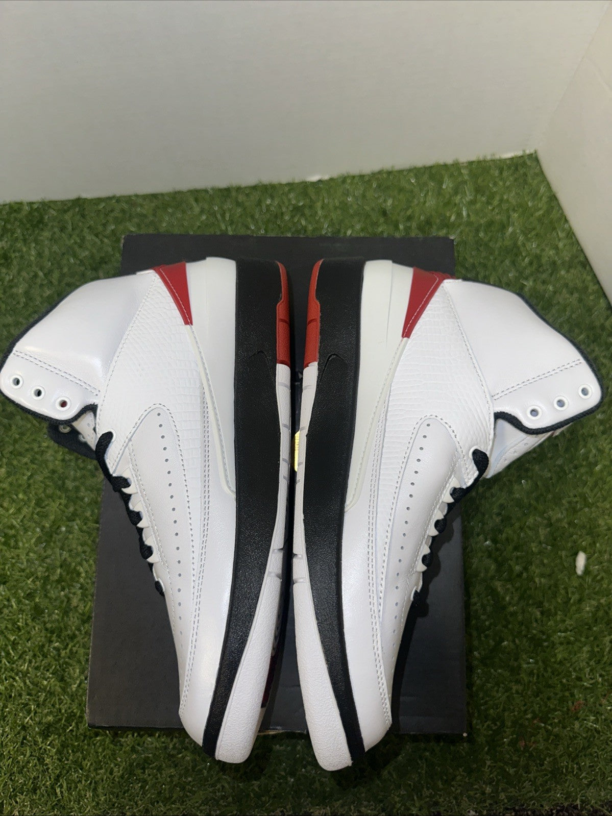 Size 6.5 (GS) - Jordan 2 Retro 2022 Mid Chicago2