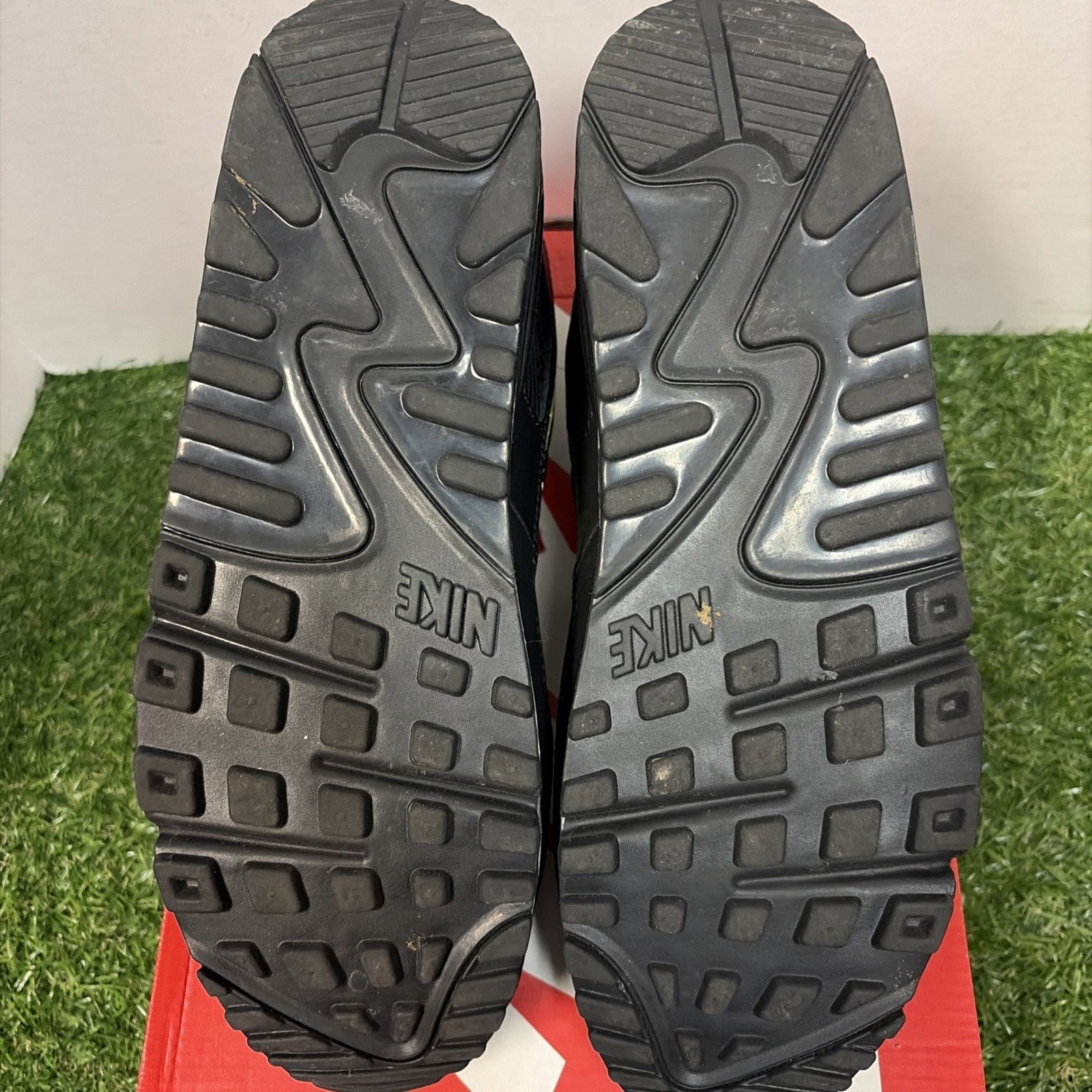Size 9 - Nike Air Max 90 New York - City Pack1