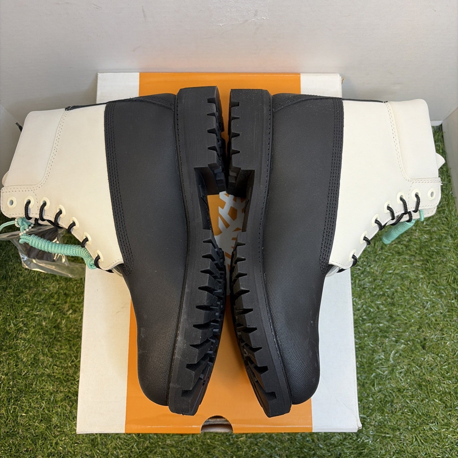 [TB0A5YQW015] MENS TIMBERLAND 6 INCH PREMIUM BOOT 'WHITE BLACK' Size 82