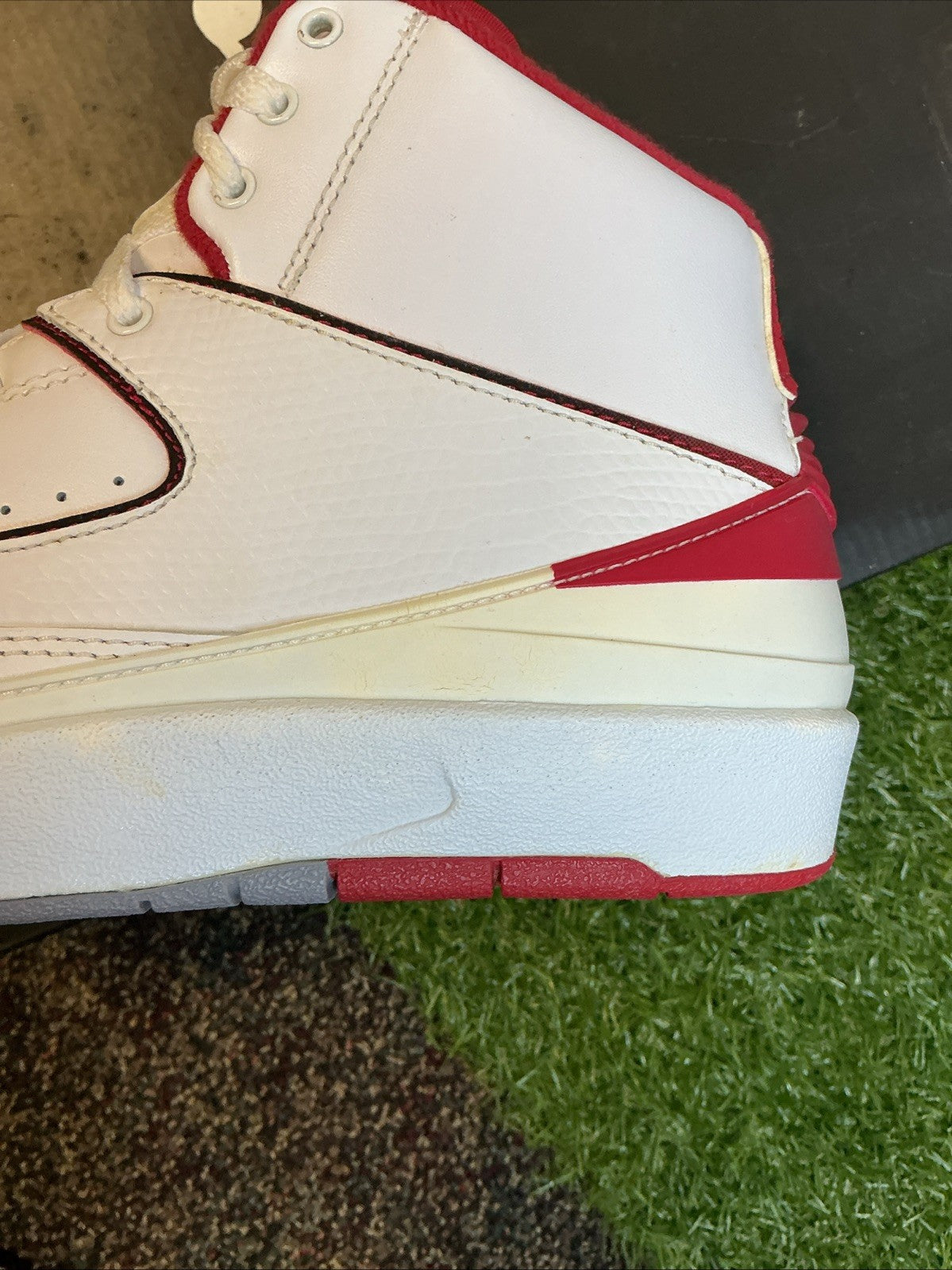 Size 8.5 - Air Jordan 2 Retro Chicago Home 385475-1026