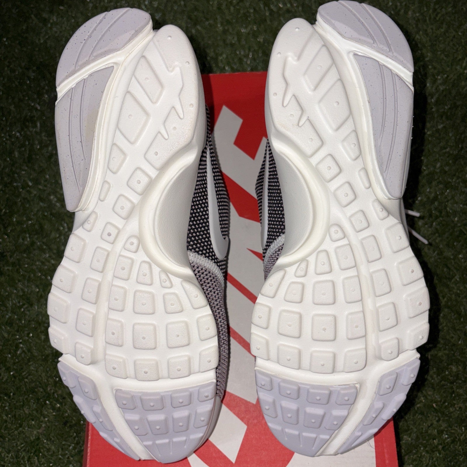 Size 7.5   Nike Presto Fly SE Vast Grey W4