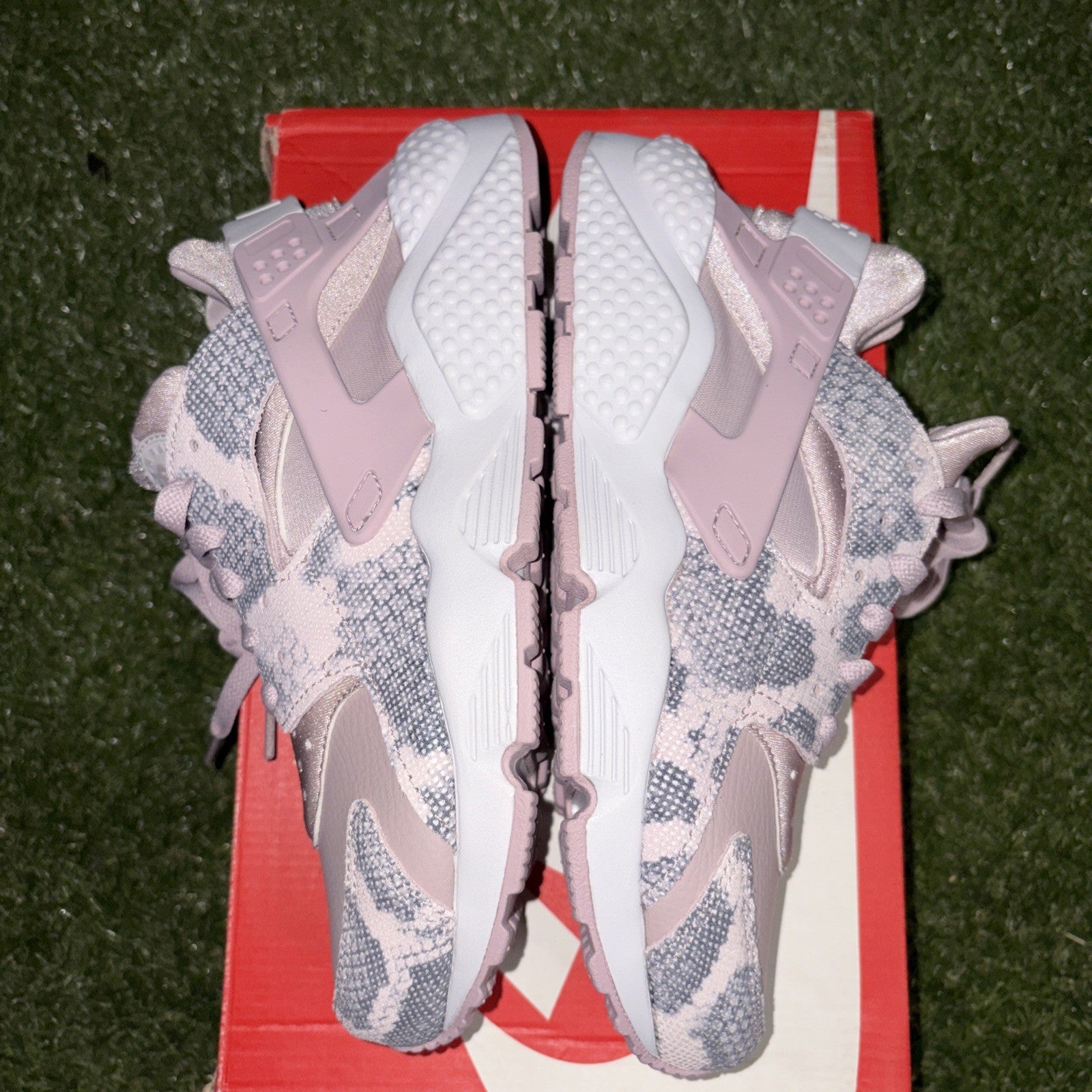 Size 7.5   2017 Women’s Nike Air Huarache Run Premium Particle Rose Running Shoe3