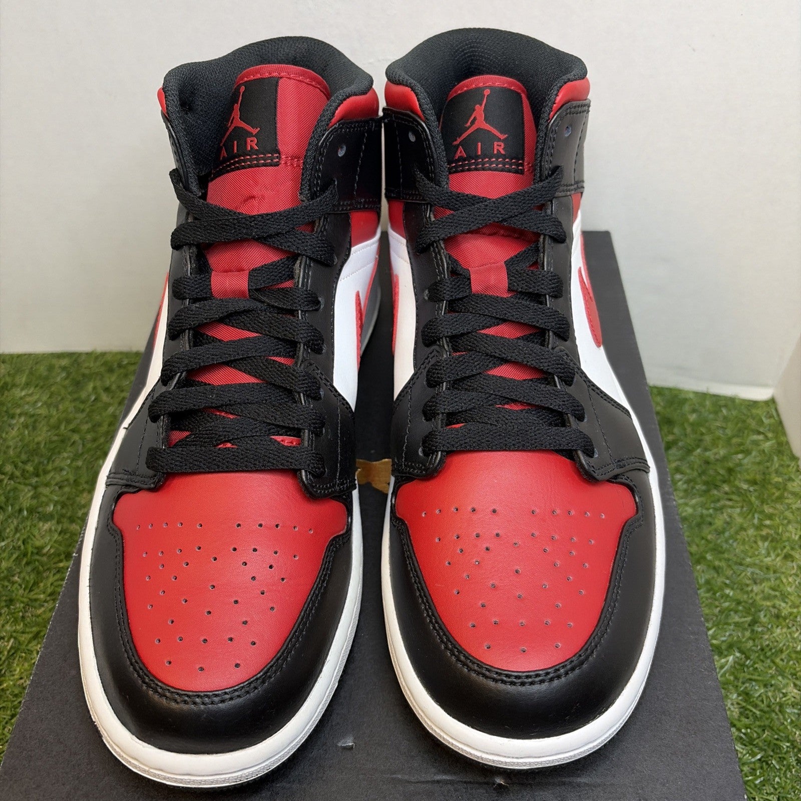 Size 9.5- Jordan Air Jordan 1 Mid Bred Toe Black/White/Fire Red 554724-0791