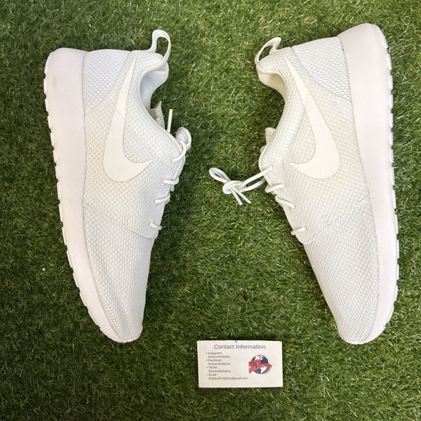 Size 9.5   Nike Roshe One Triple White0