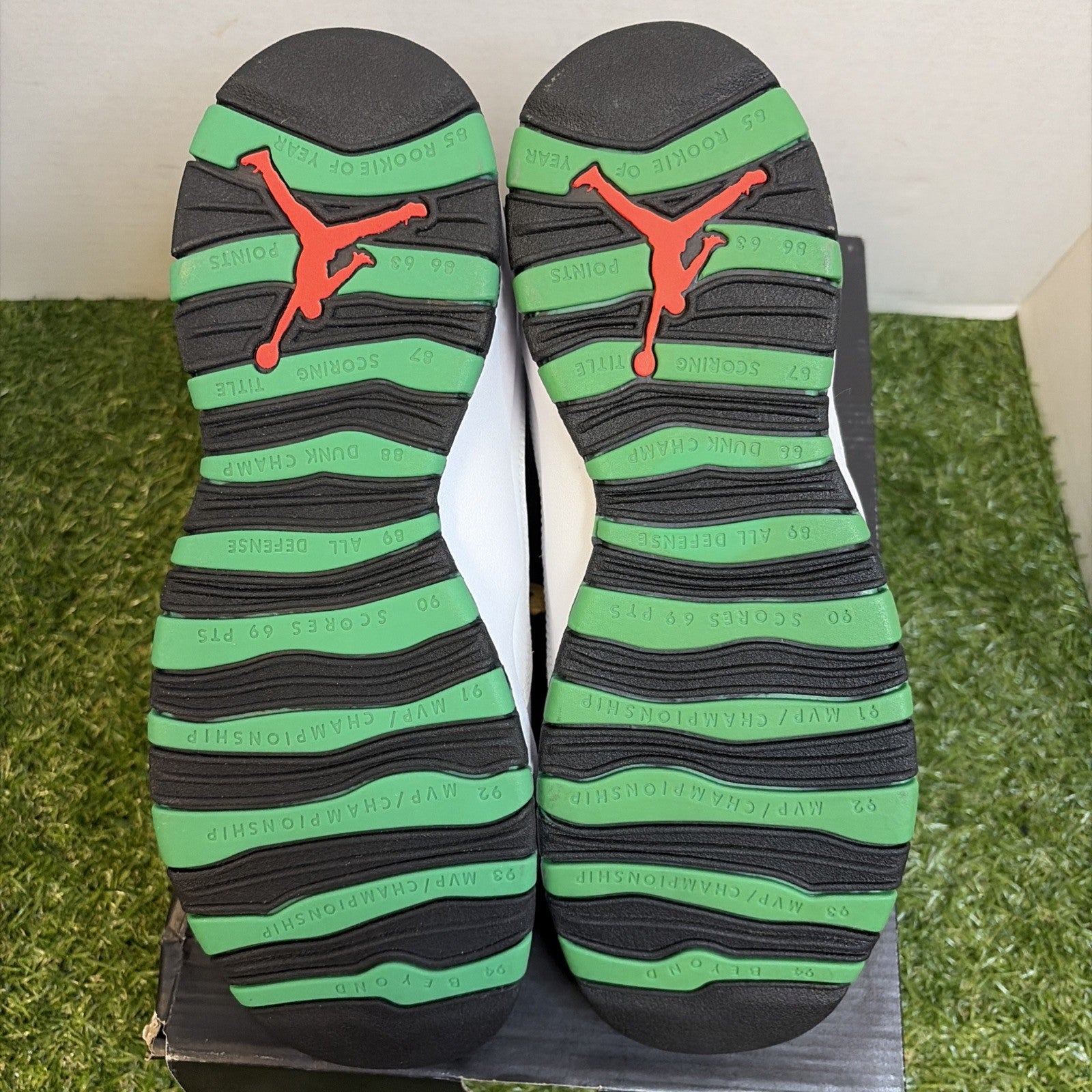 8.5M/10W - Jordan 10 Retro Verde (GS)4