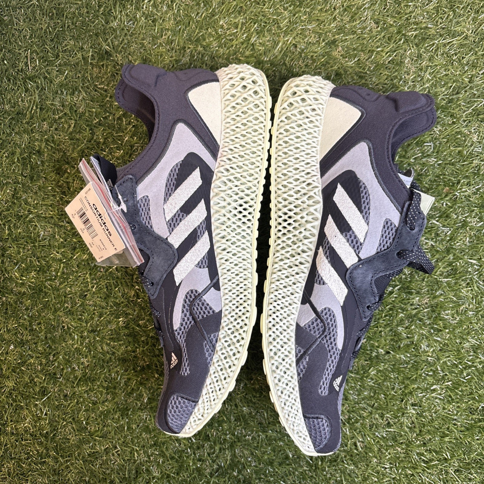 Size 10 - adidas Runner 4D V2 Mint1
