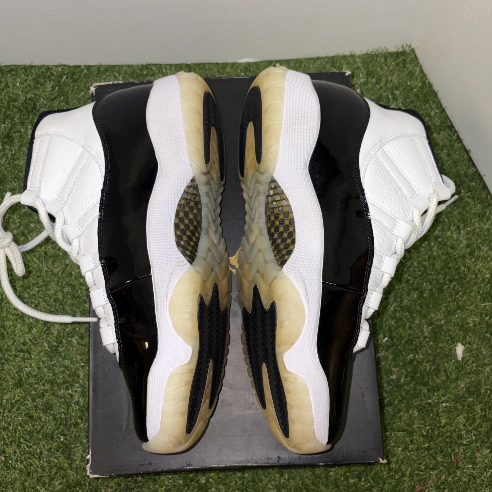 Size 8.5 - Jordan 11 Retro Mid Gratitude / Defining Moments2