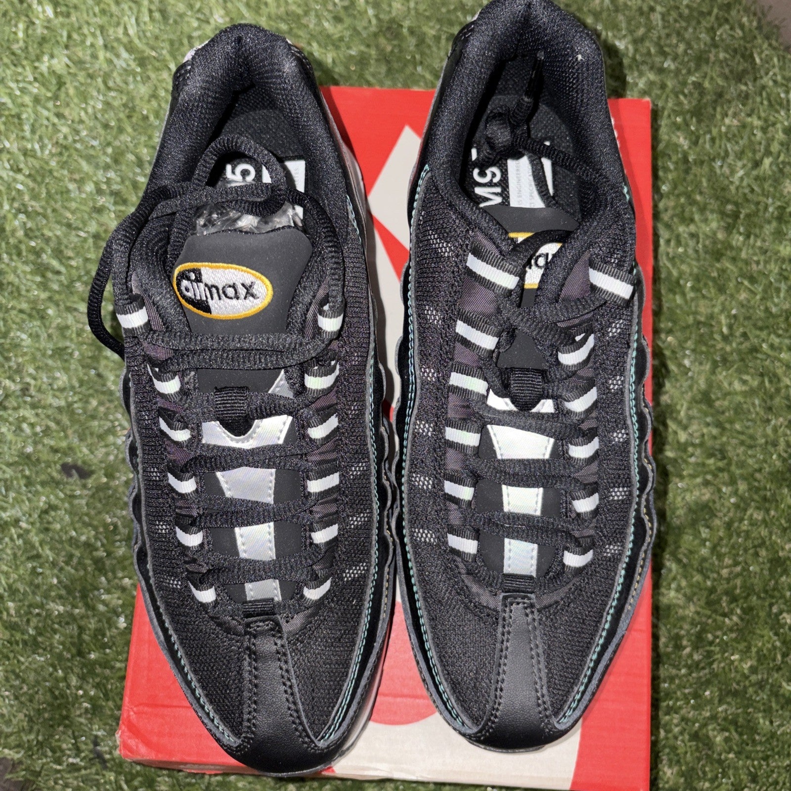 Nike Air Max 95 Game Black Kinetic Green CJ6955 001 Size 6Y1
