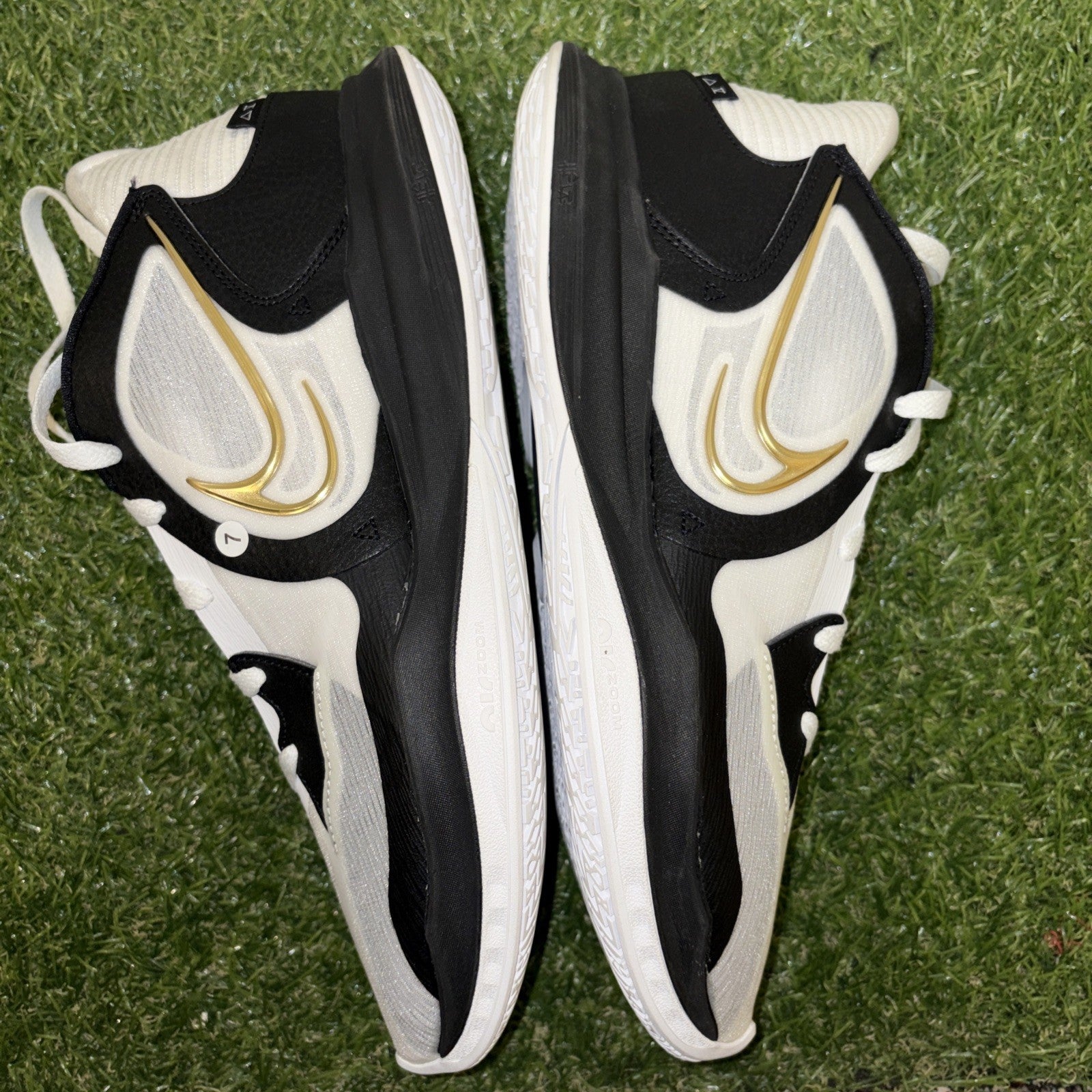 Size 12 - Nike Kyrie 5 Low White Black Metallic Gold2