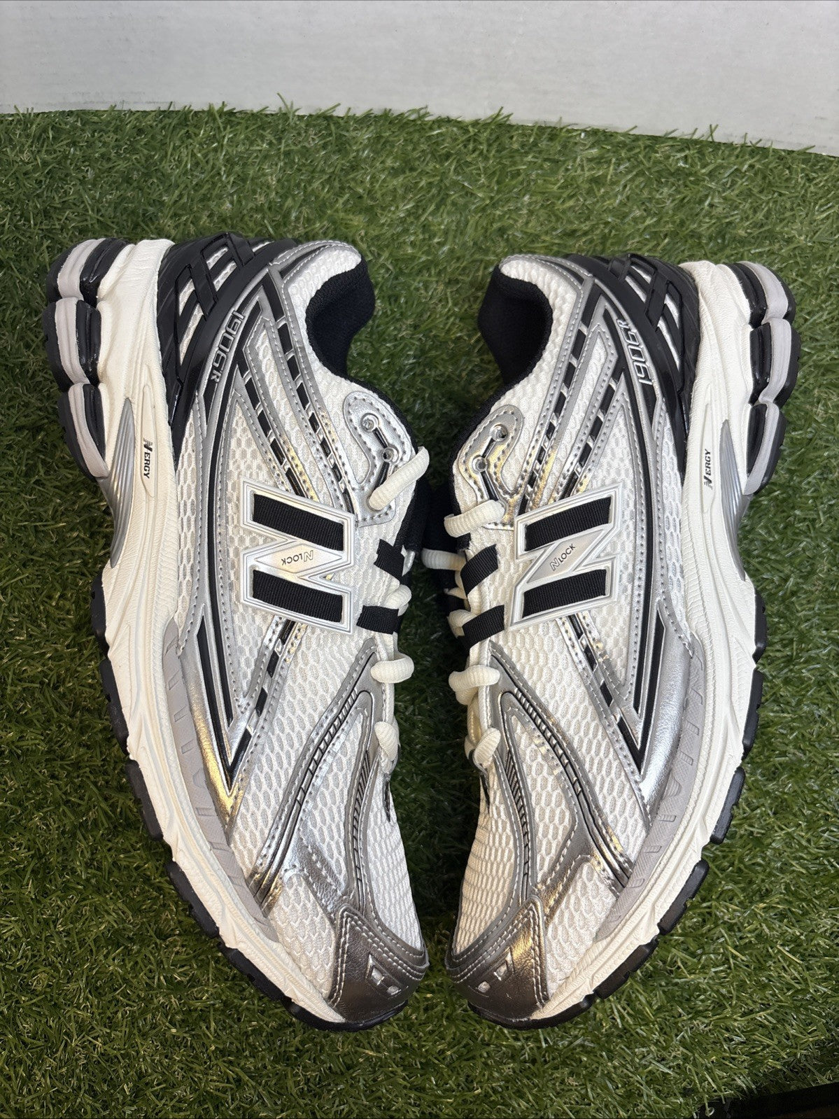 Size 12 - New Balance 1906R Silver Metallic Black0