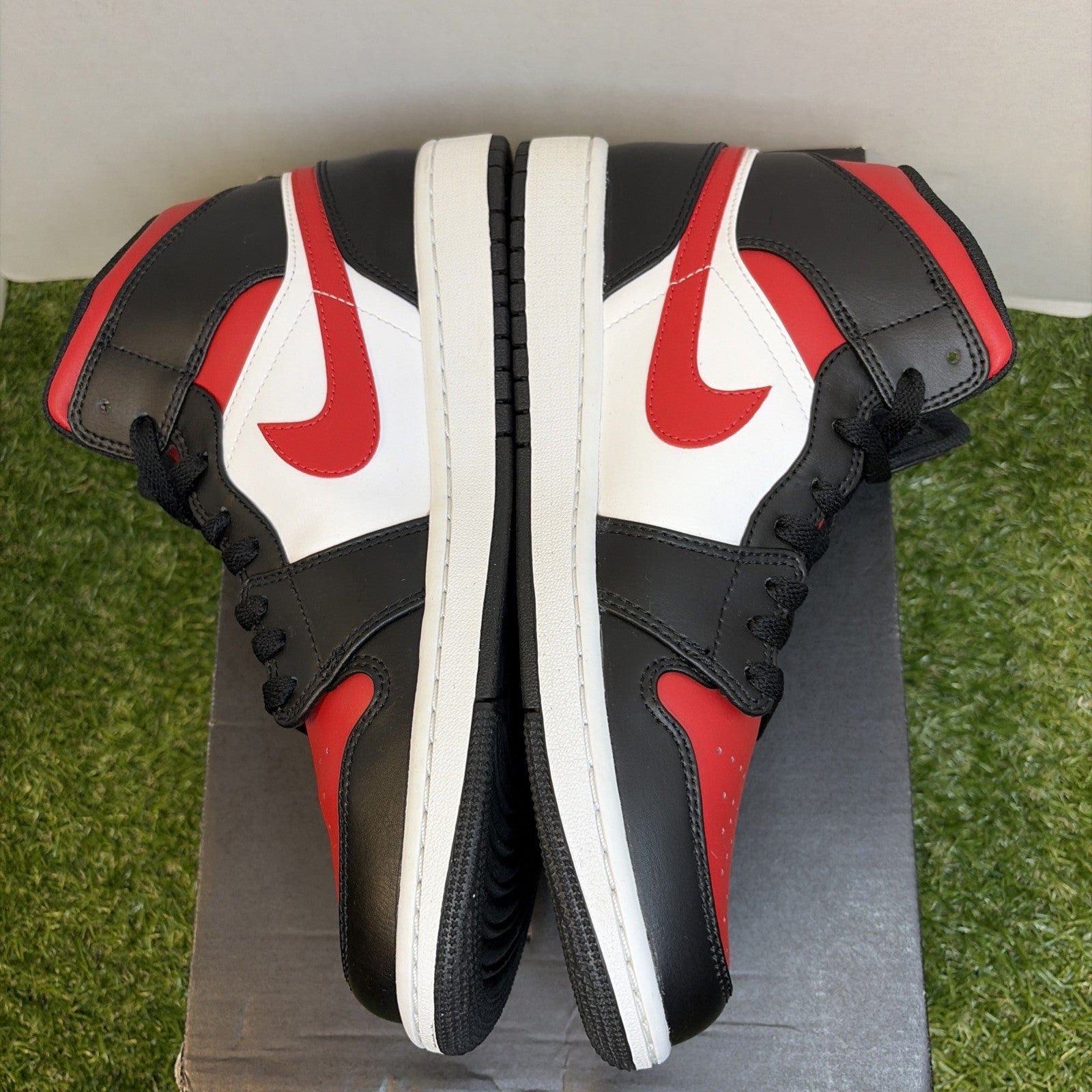 Size 9.5- Jordan Air Jordan 1 Mid Bred Toe Black/White/Fire Red 554724-0792