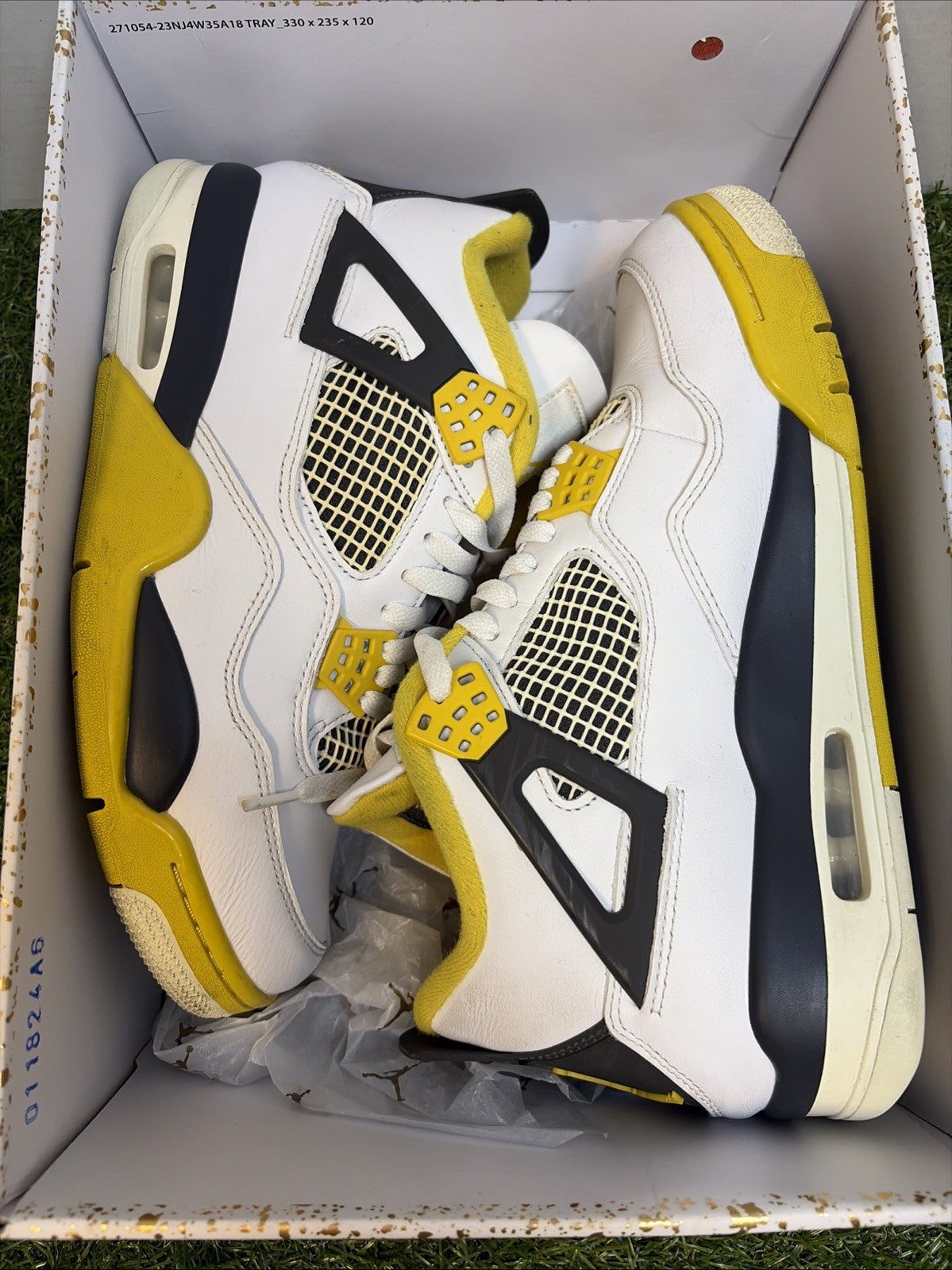 Air Jordan 4 Retro 'Vivid Sulfur' AQ9129-101 size 11 Women / 9.5 Men0