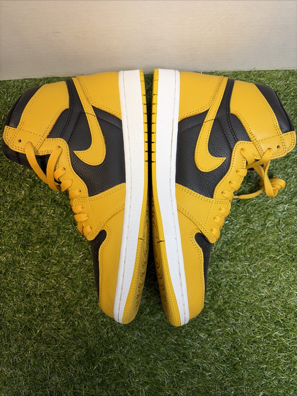 Size 9.5 - Jordan 1 Retro OG High Pollen2