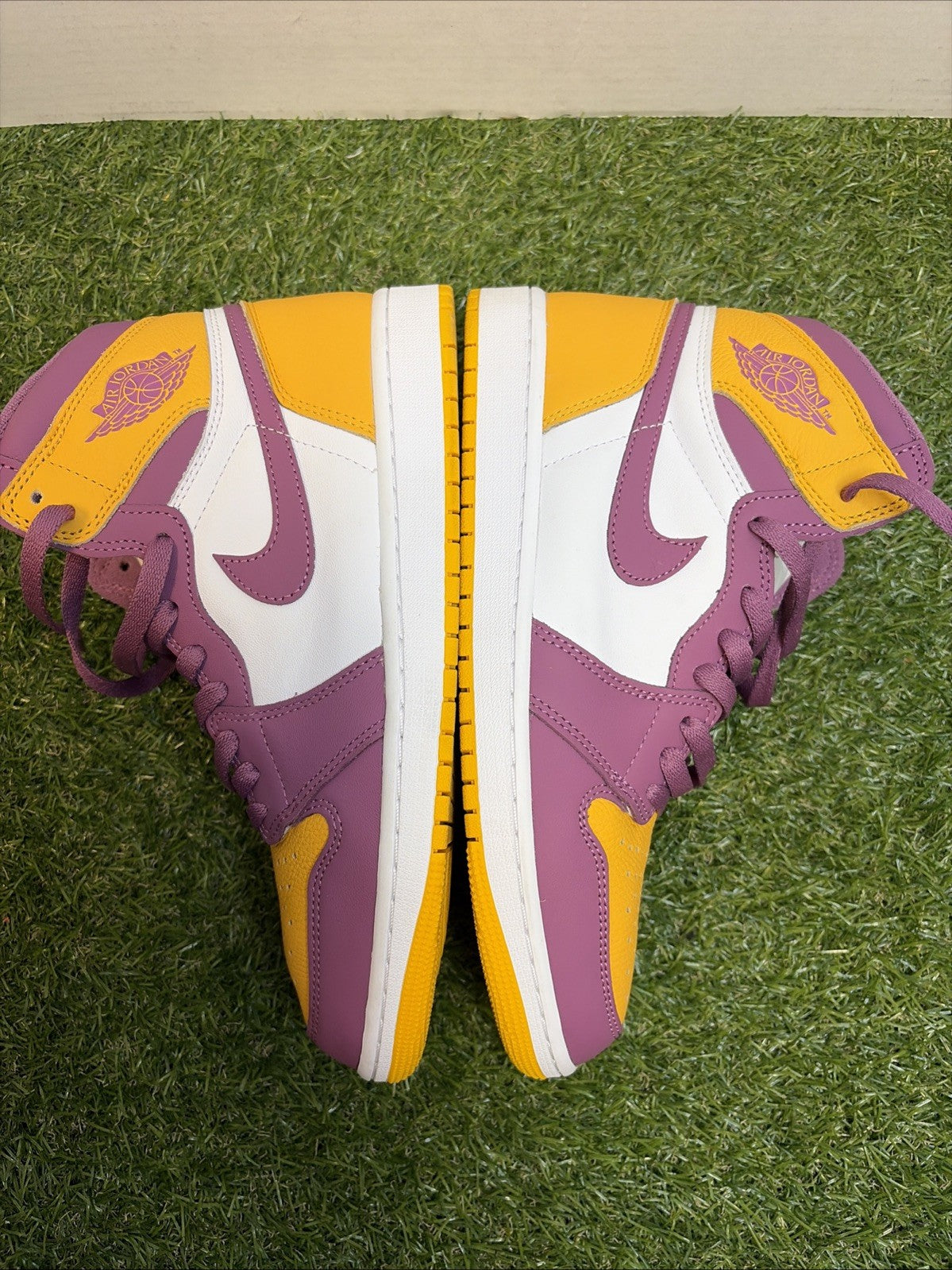 Size 9.5 - Jordan 1 Retro High OG Brotherhood 20223
