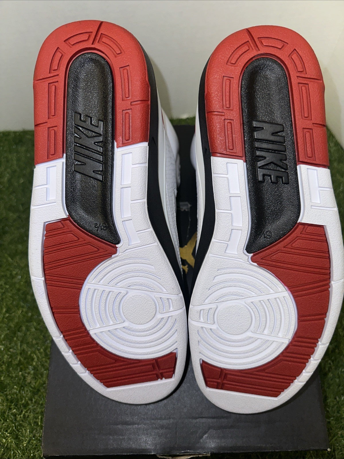 Size 6.5 (GS) - Jordan 2 Retro 2022 Mid Chicago4