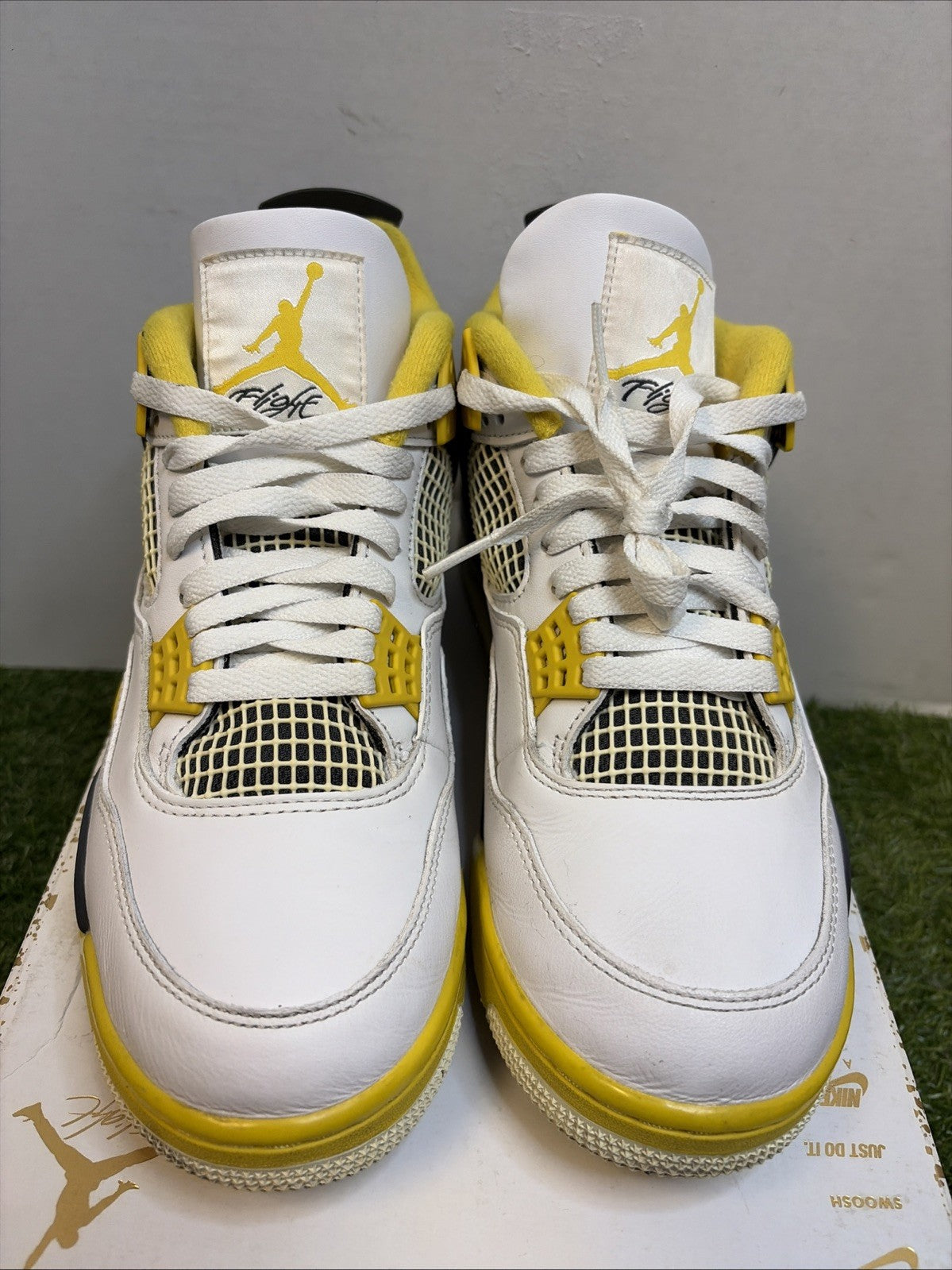 Air Jordan 4 Retro 'Vivid Sulfur' AQ9129-101 size 11 Women / 9.5 Men1