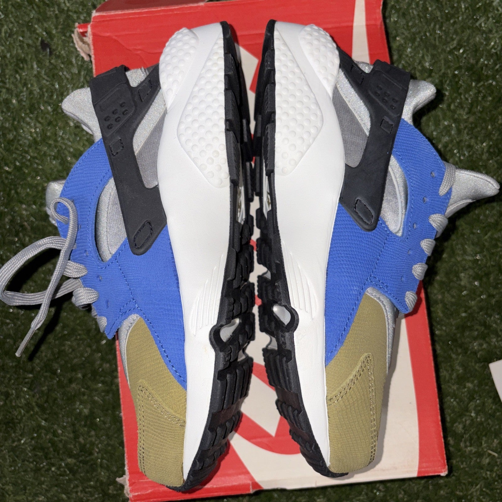 Nike WMNS PRM Womens Sz 8 Air Huarache Run Premium Olive Silver 683818 0072