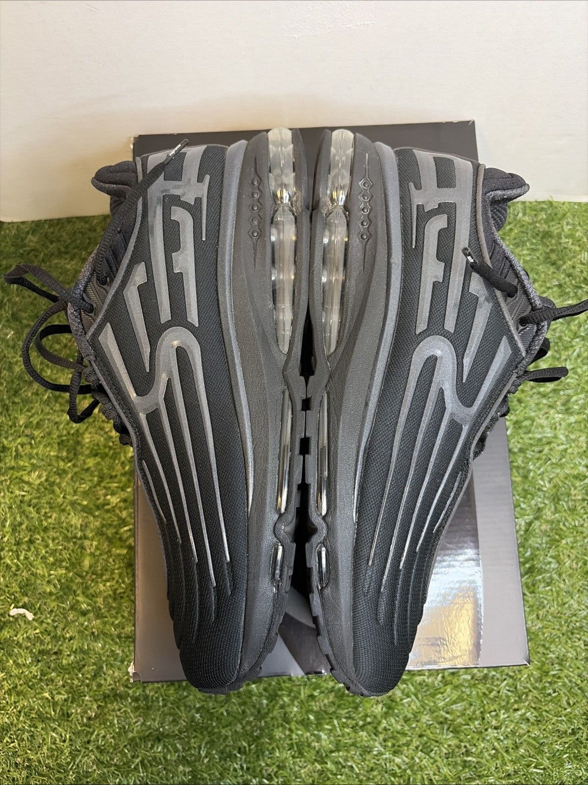 Size 11 - Supreme x Nike Air Max 2001 Air Ecstasy Black3