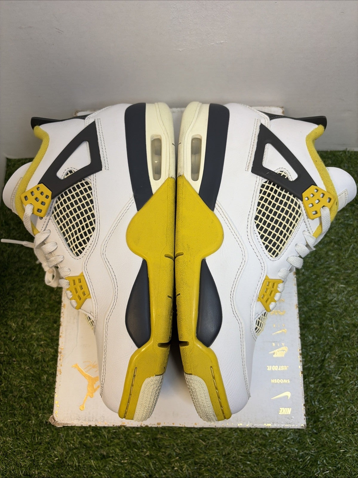 Air Jordan 4 Retro 'Vivid Sulfur' AQ9129-101 size 11 Women / 9.5 Men3