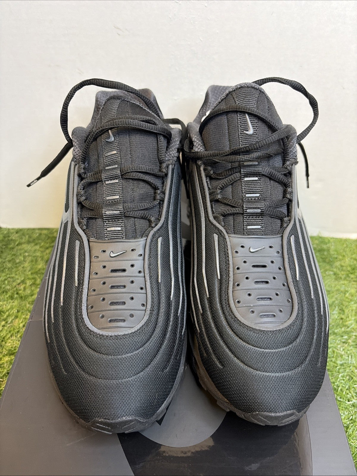 Size 11 - Supreme x Nike Air Max 2001 Air Ecstasy Black1