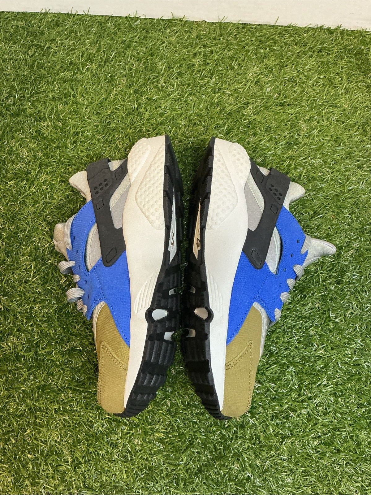 Size 8w - Nike Air Huarache Run Premium Silver Royal Olive W 683818-0071