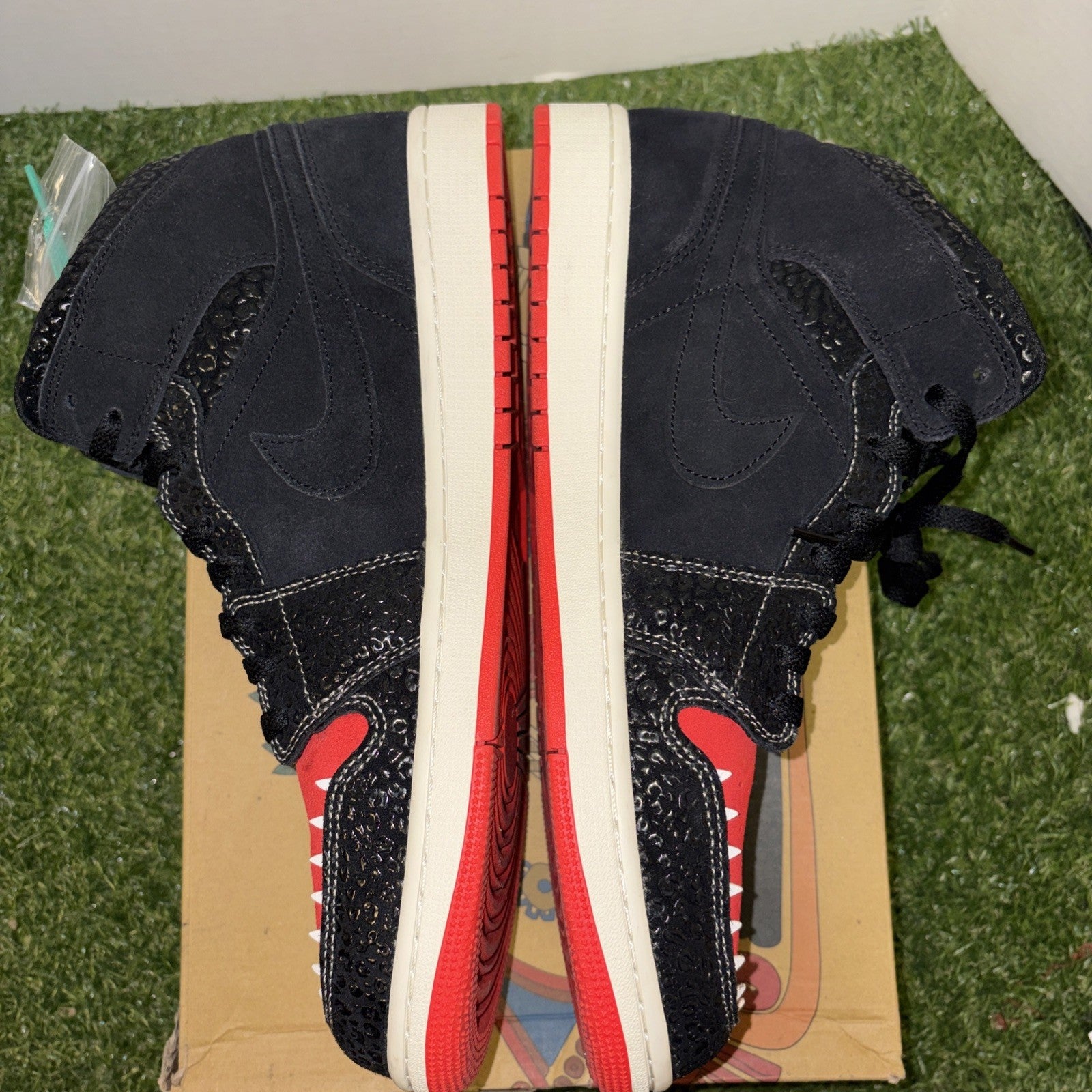 Size 13 - Air Jordan 1 SE Mid SiEMPRE Familia2